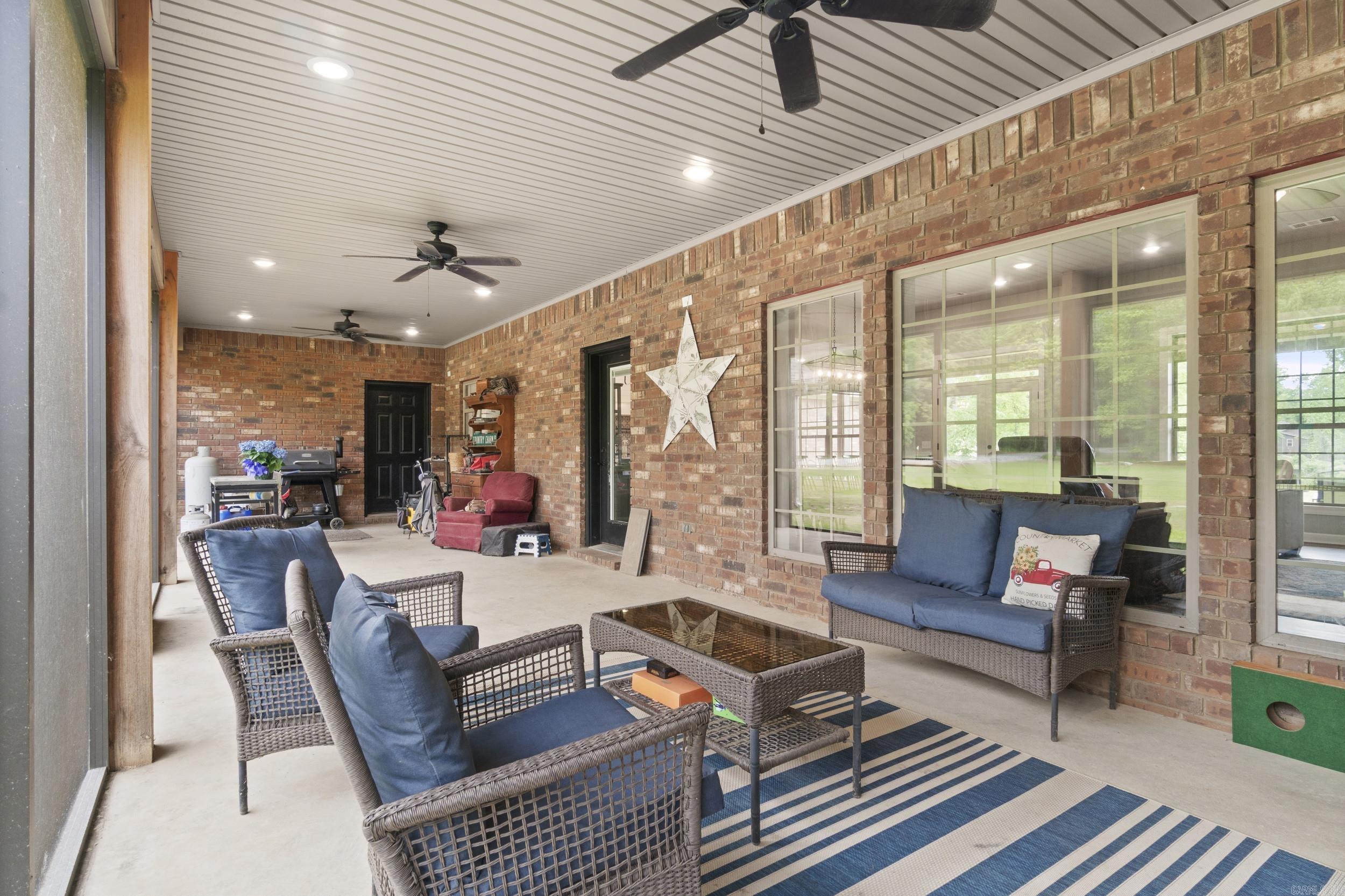 HUNTERS REST CORP - Residential