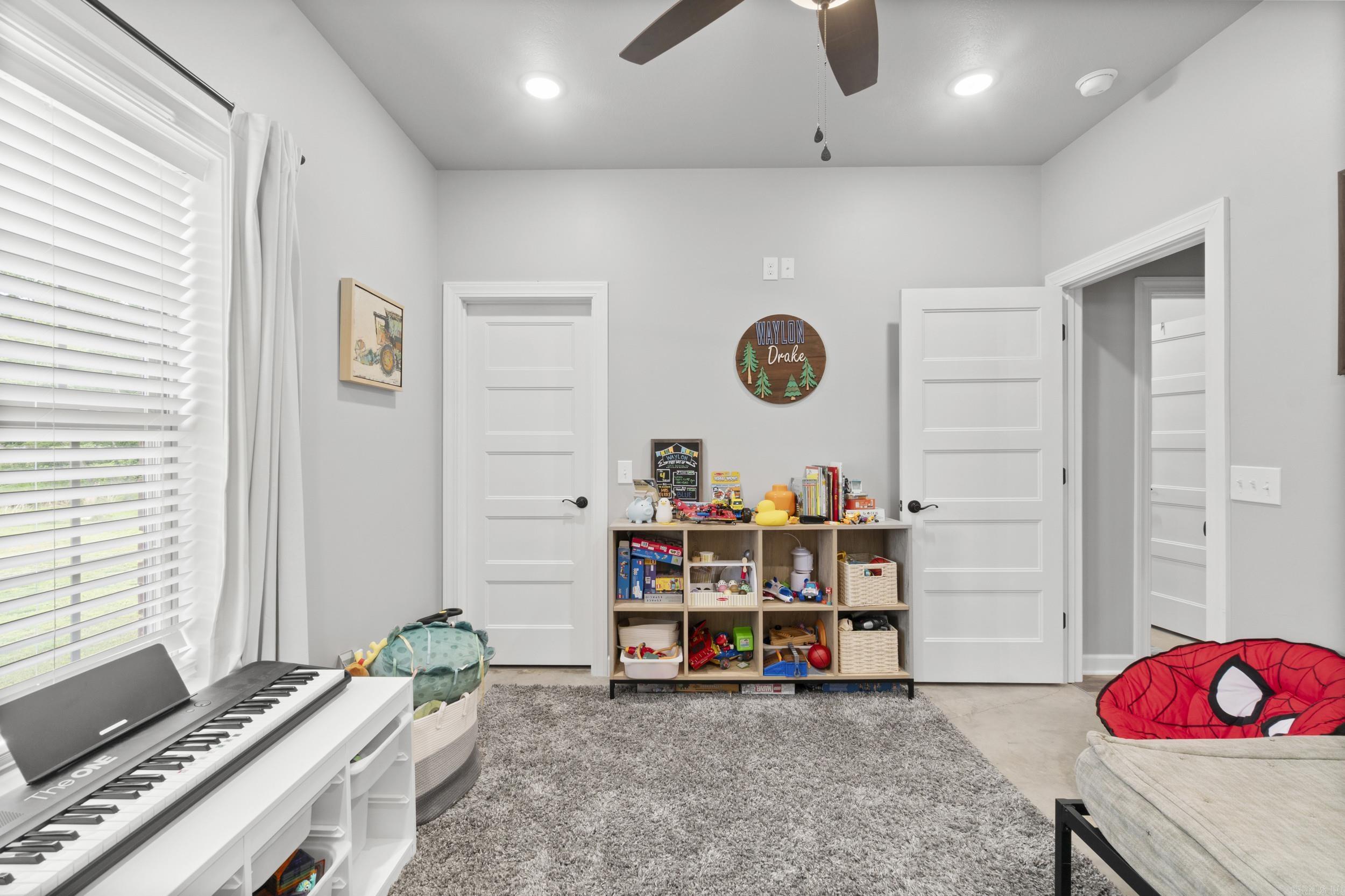 HUNTERS REST CORP - Residential