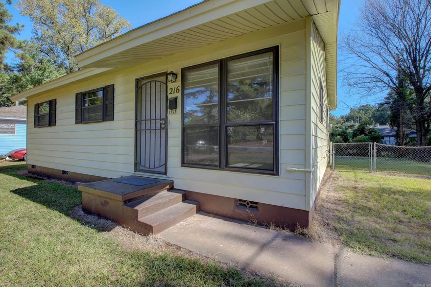 Splendid 3 bedroom Home, Newly painted inside and out, offers the rear 3 bedrooms in this price range.  New wood-look Laminate floors throughout.  !!New Roof!! New HVAC!! New Water Heater!!!  Fully Fenced backyard is great for entertaining.  Do Not Miss this Deal!!  Please see Agent Remarks.