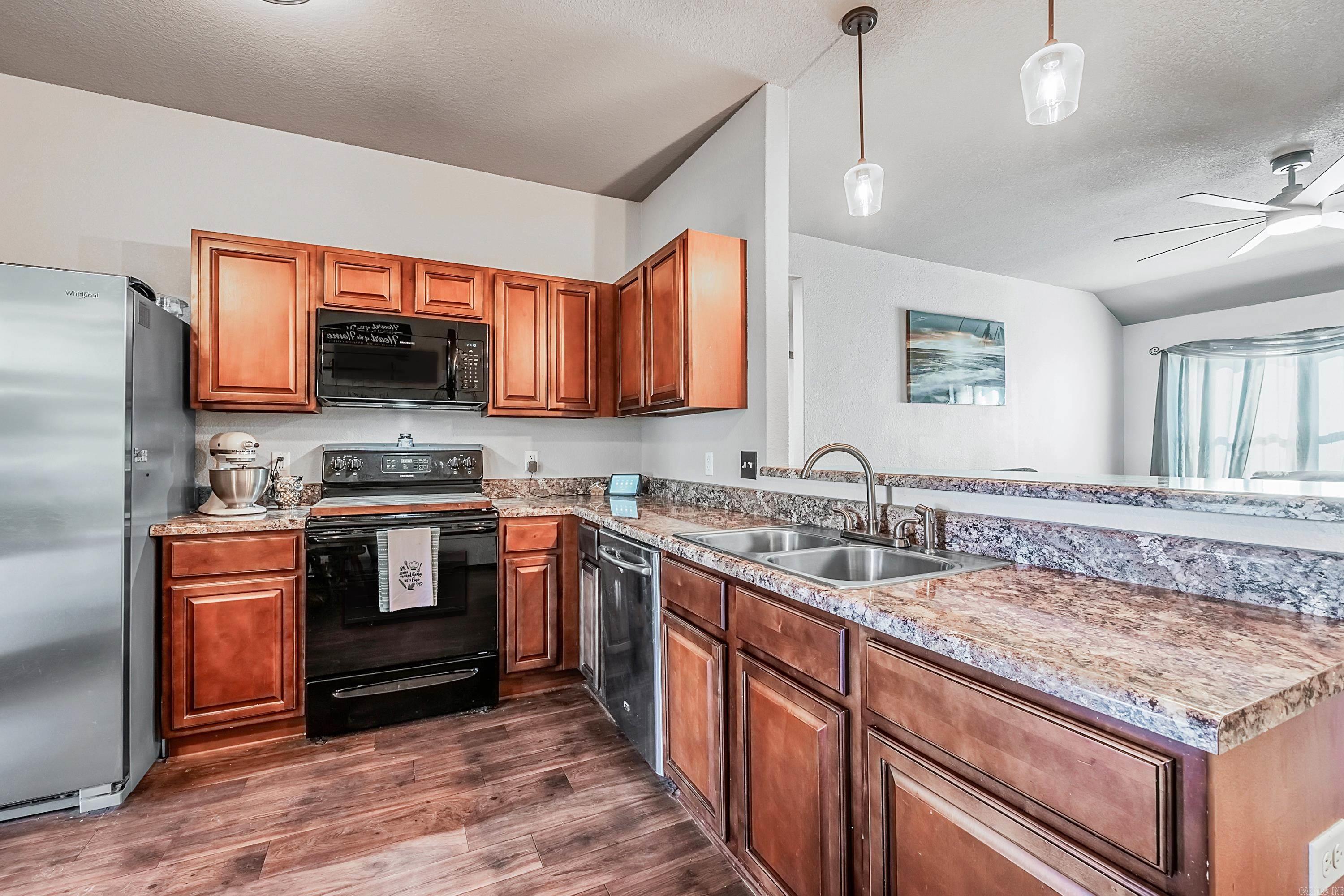 WOODLANDS EDGE - Residential