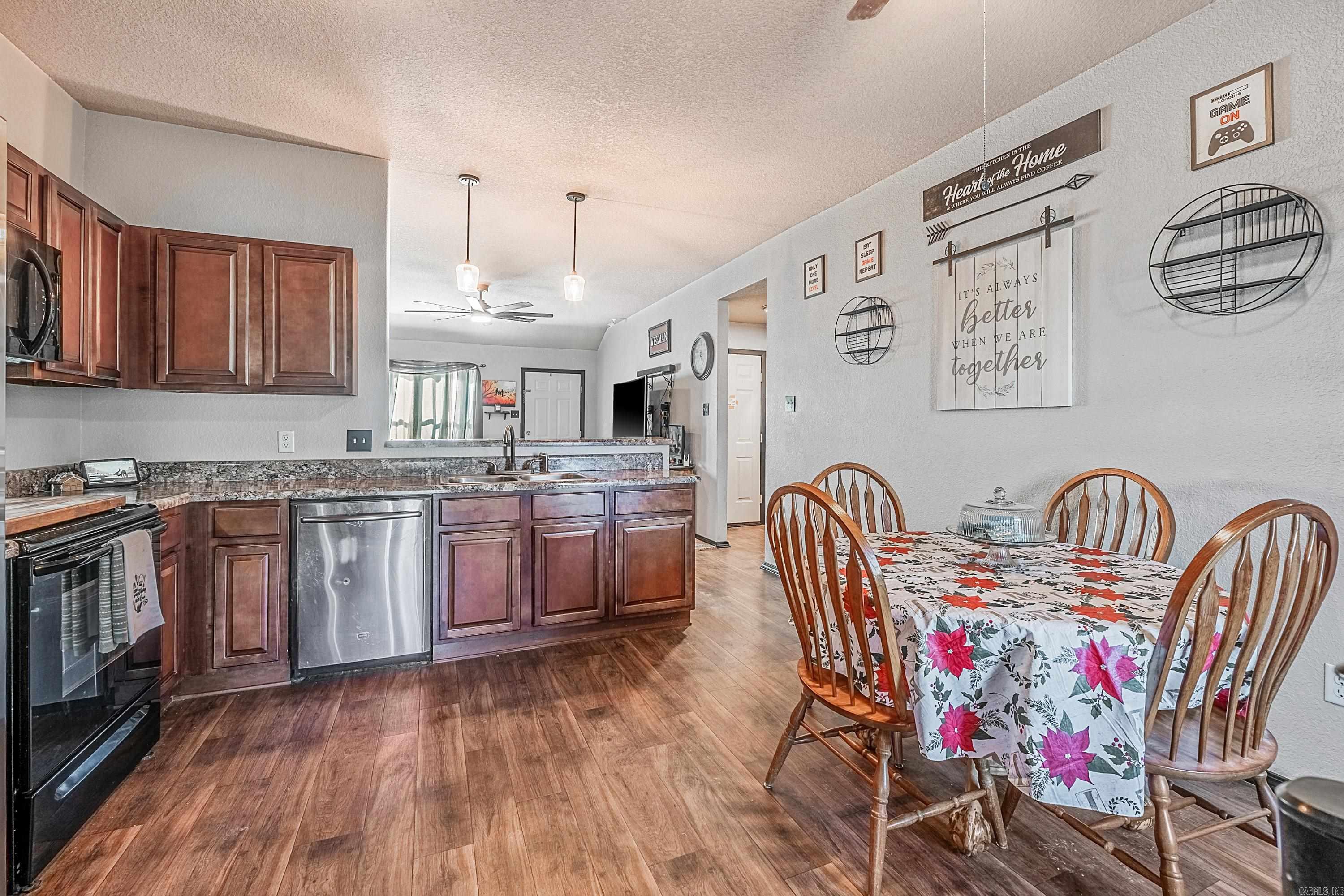 WOODLANDS EDGE - Residential