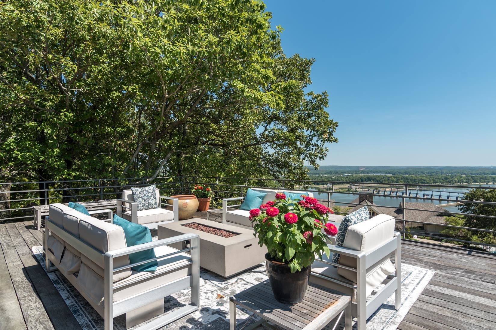 RIVERVIEW POINT - Residential