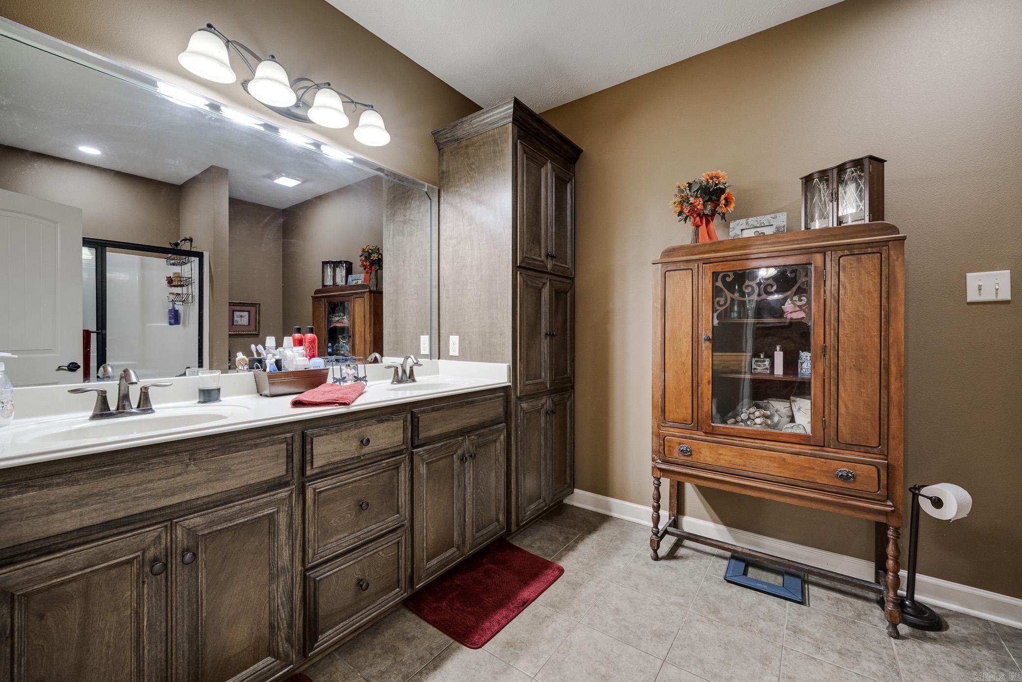 OAK TREE SUB - Residential