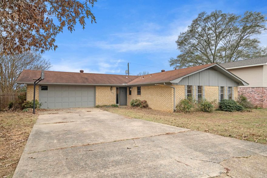 3-bedroom, 2-bath brick home in Sherwood with a fenced backyard. Functional layout with comfortable living space and convenient access to local amenities.
