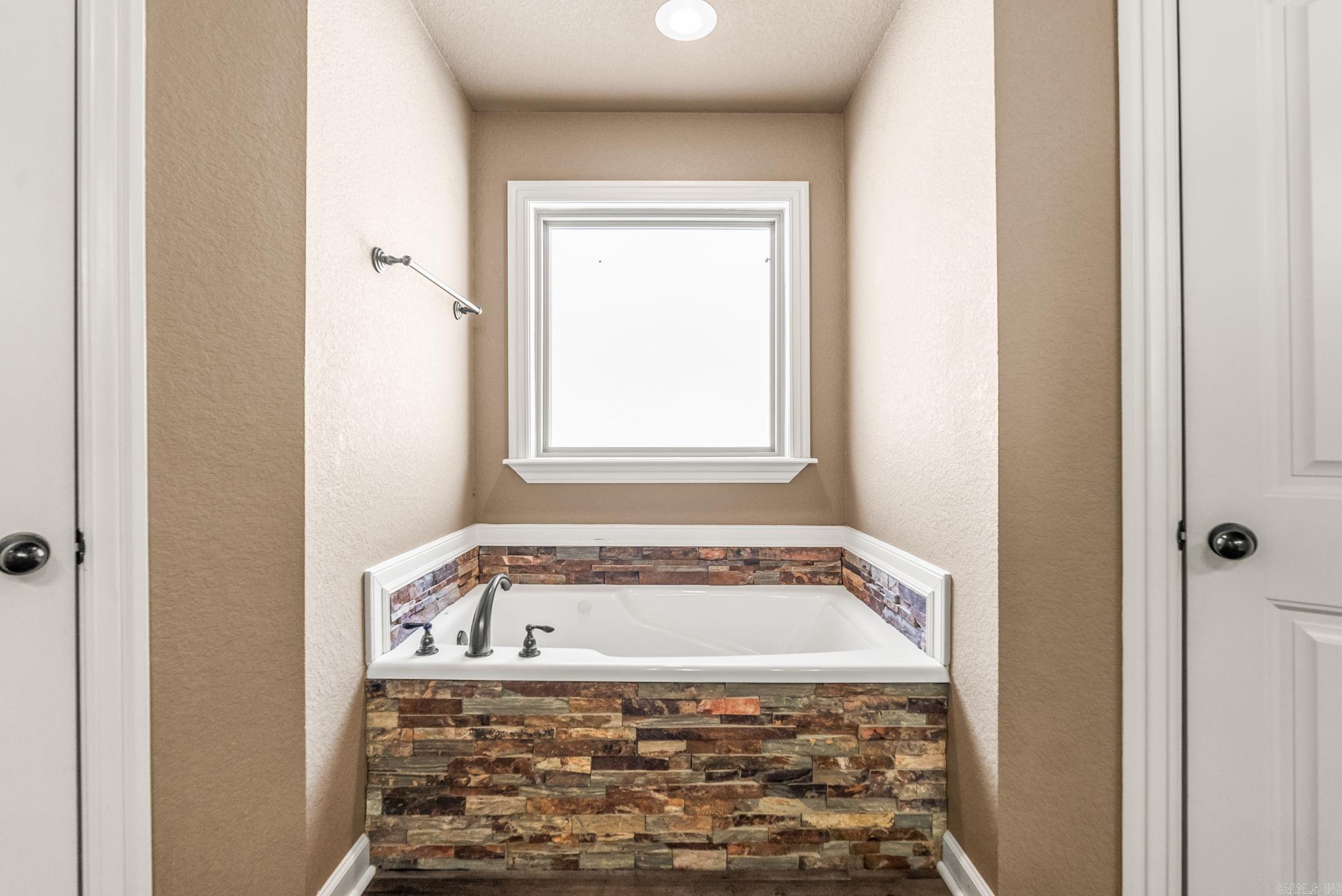 SHADOW CREEK - Residential