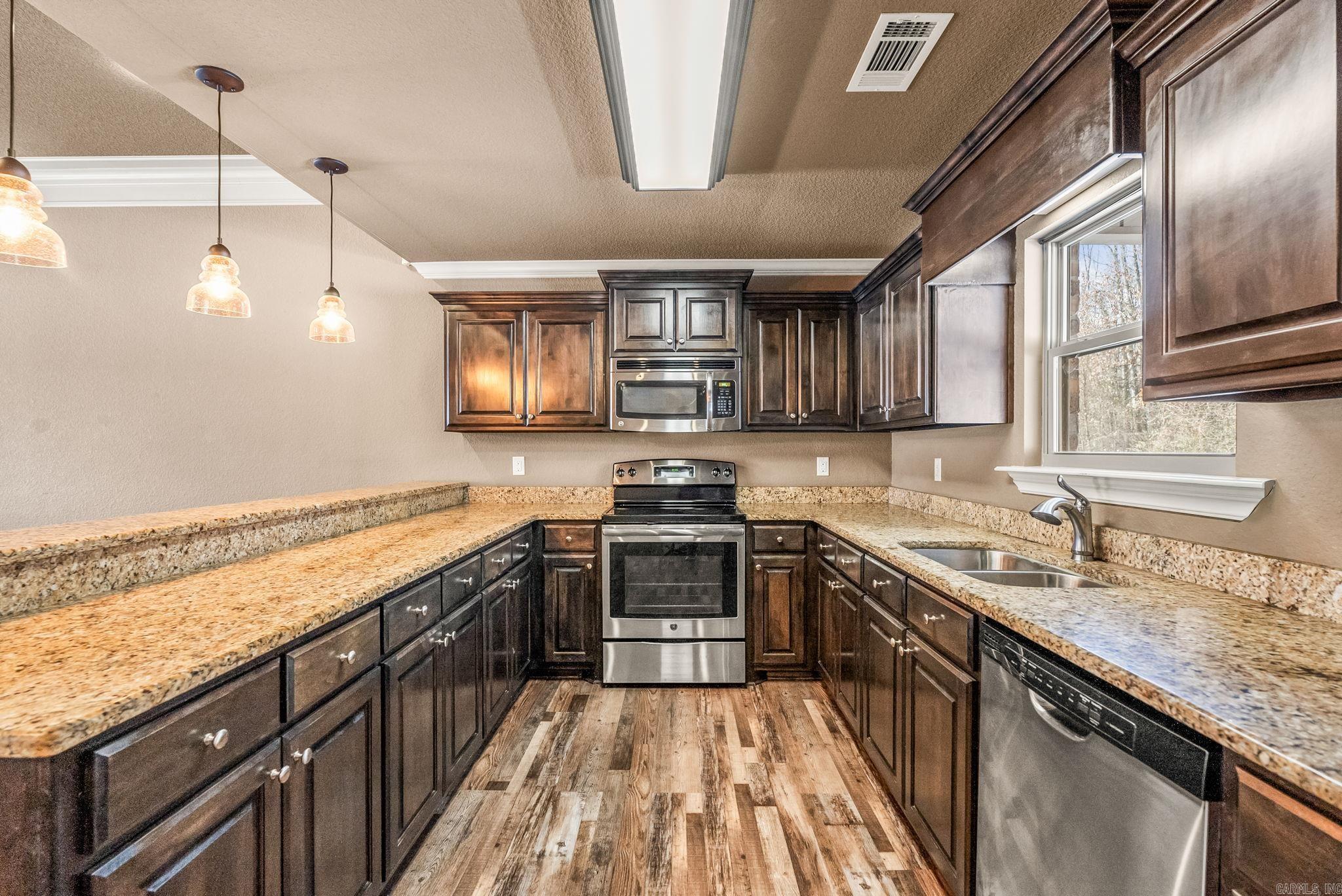 SHADOW CREEK - Residential