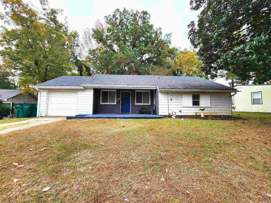 Move-In ready 2 Bedroom/ 1 Bath home in Shilling Park Subdivision! Don't miss this neat, updated home with a large fenced backyard and enclosed garage.