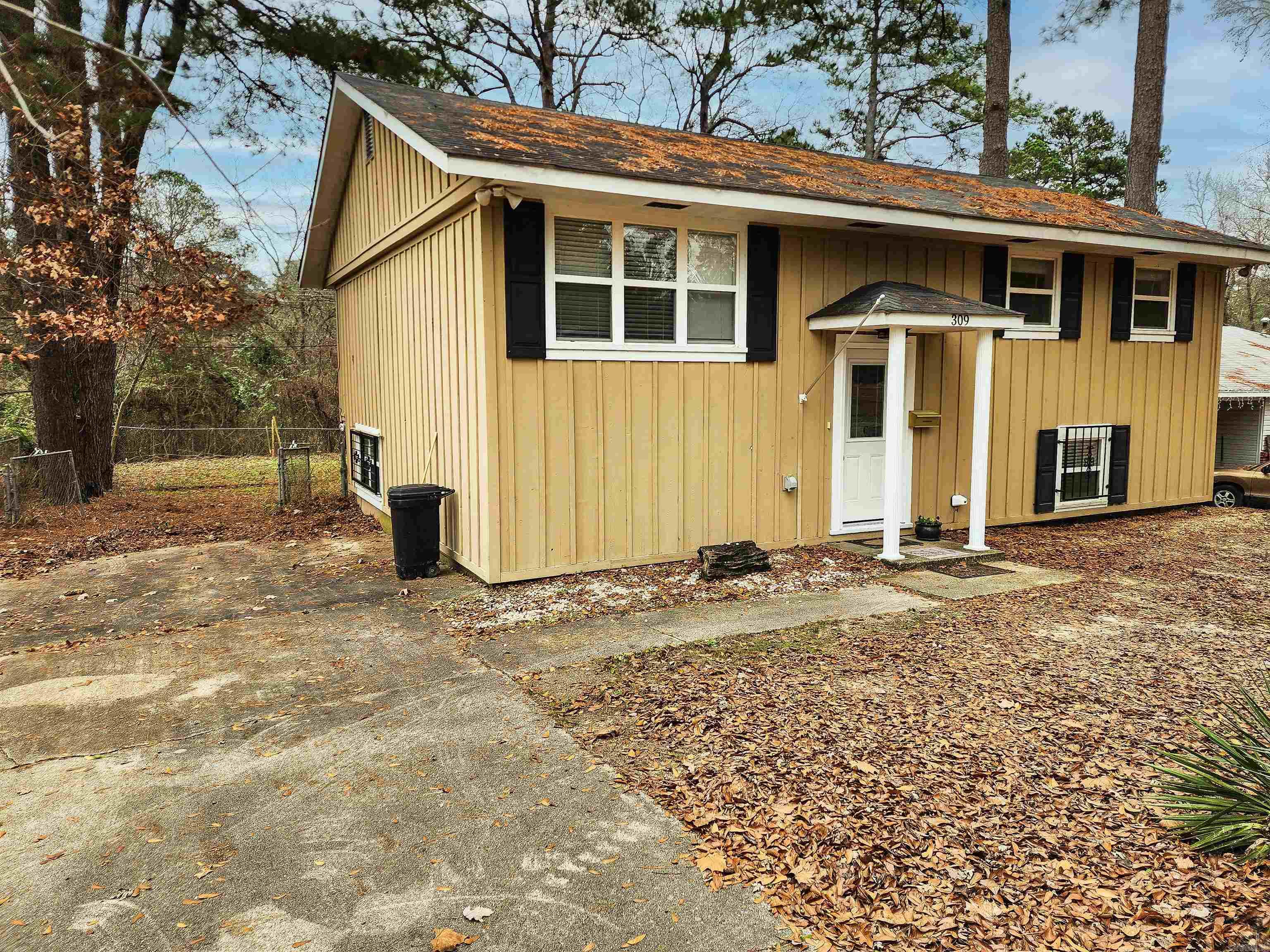 COUNTRY CLUB TERRACE - Residential