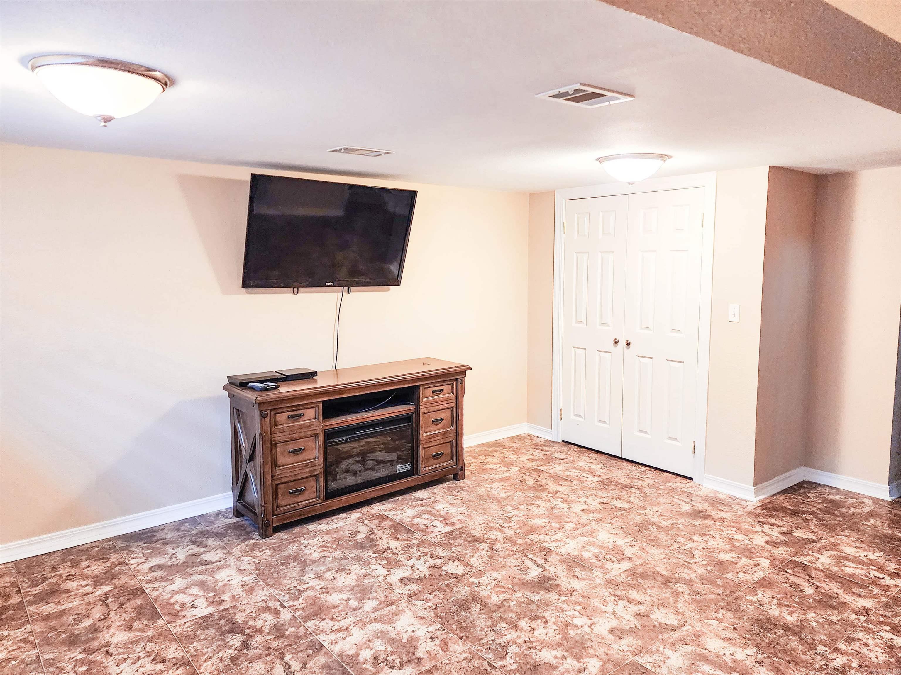 COUNTRY CLUB TERRACE - Residential