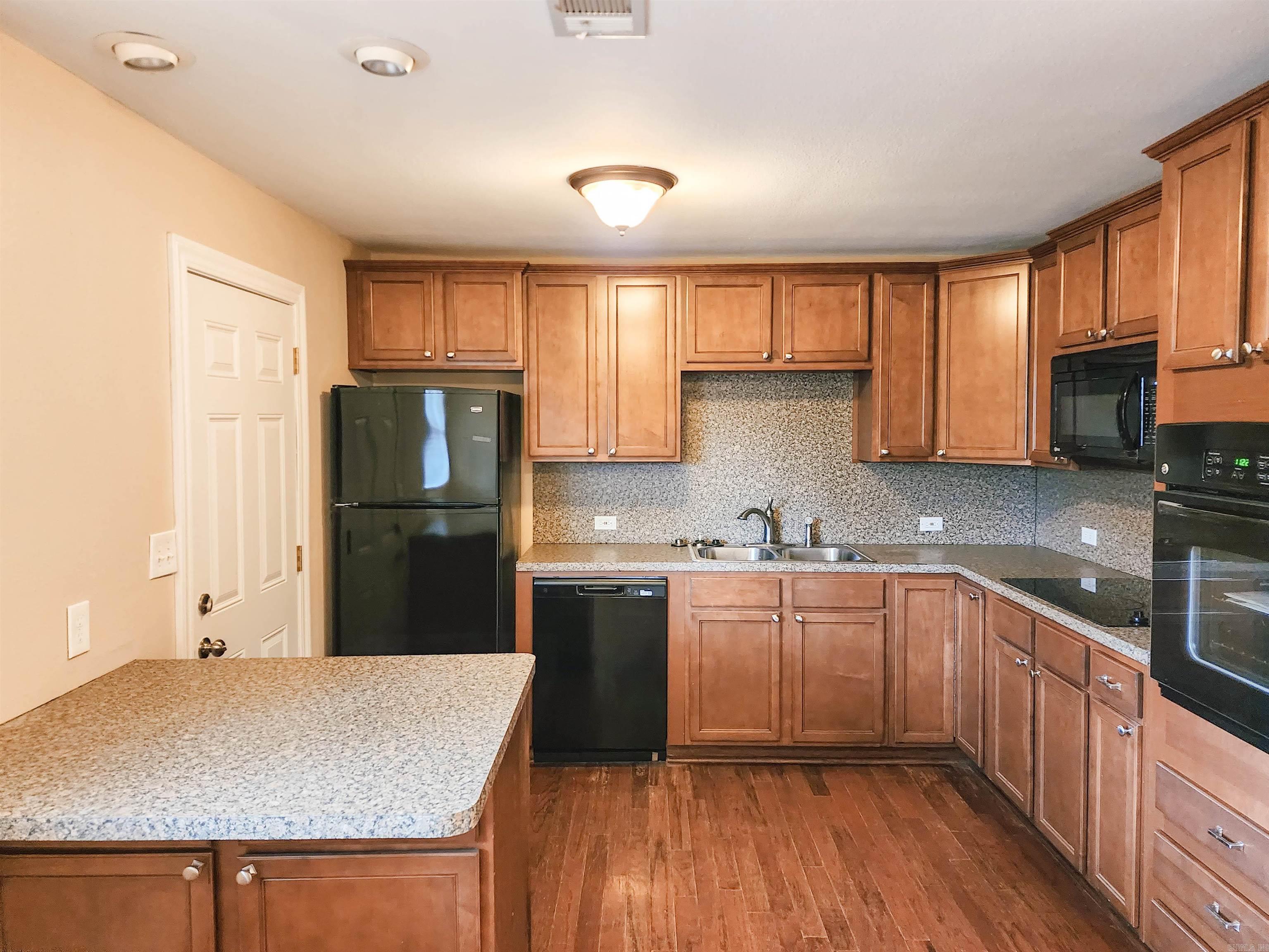 COUNTRY CLUB TERRACE - Residential