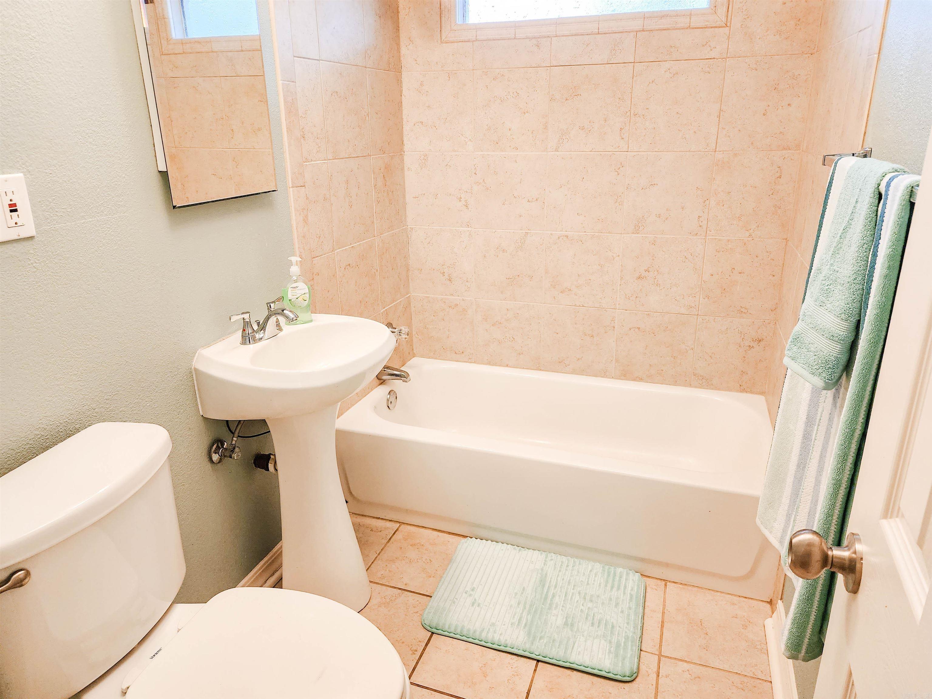 COUNTRY CLUB TERRACE - Residential