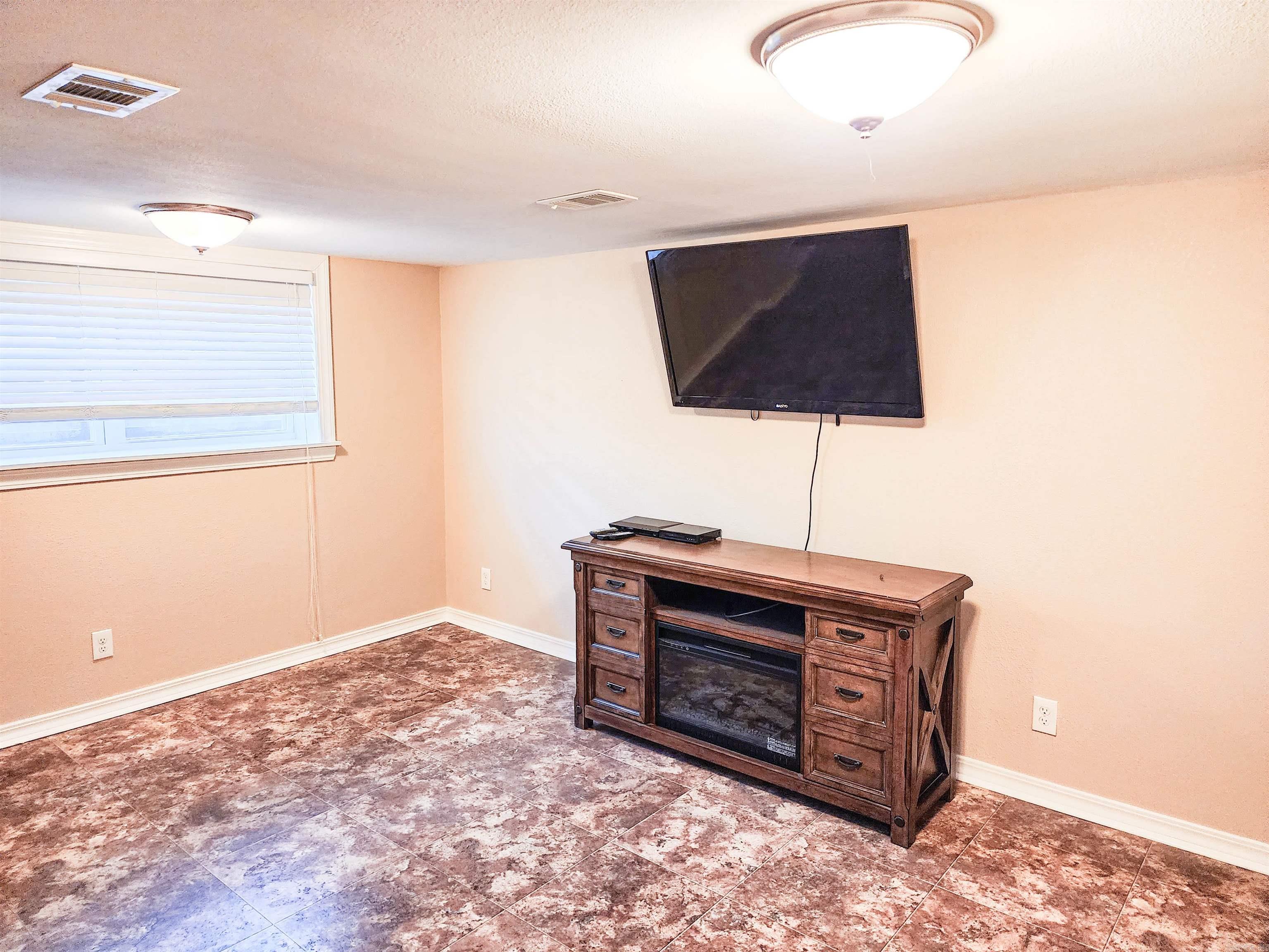 COUNTRY CLUB TERRACE - Residential