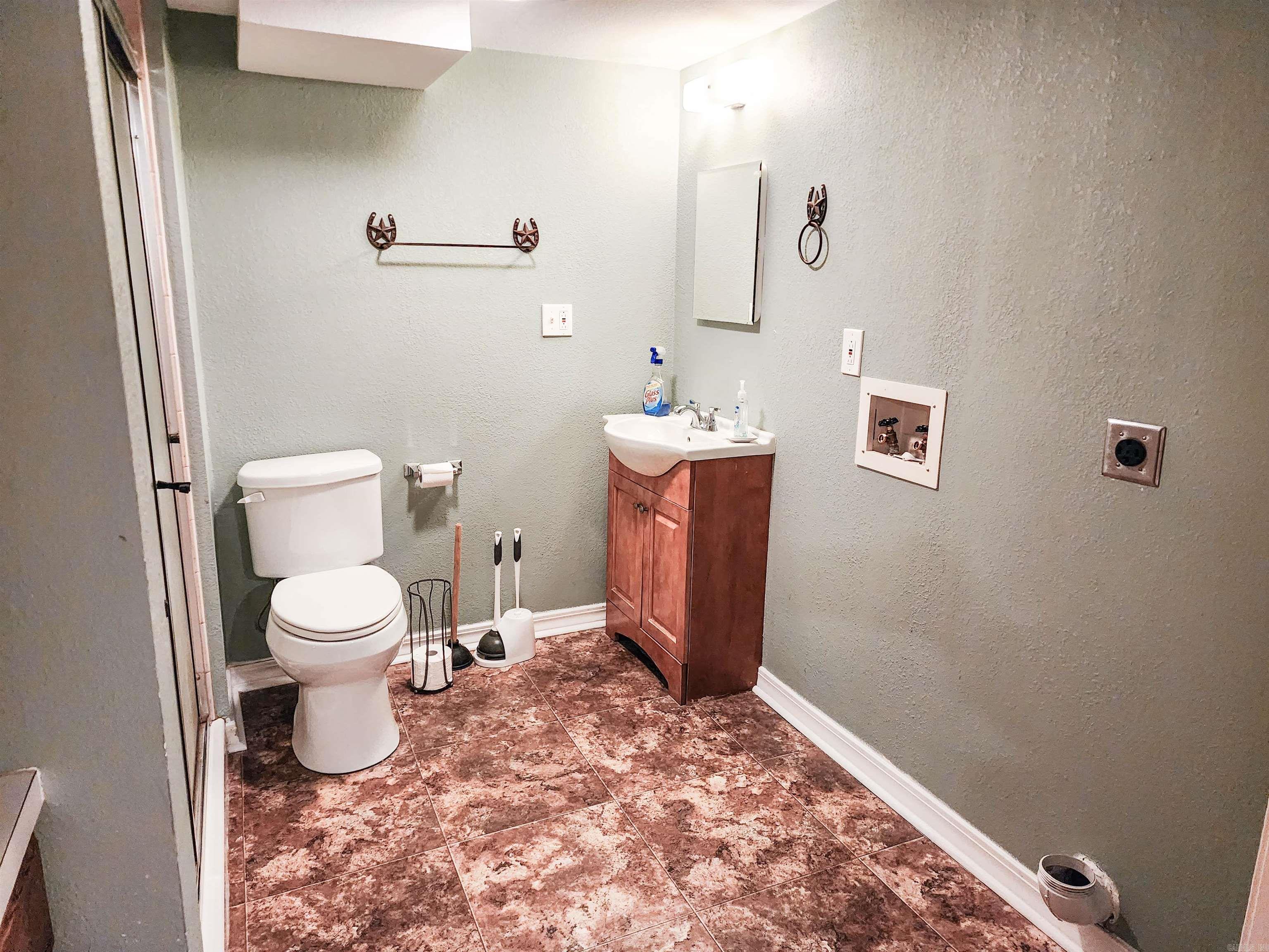 COUNTRY CLUB TERRACE - Residential