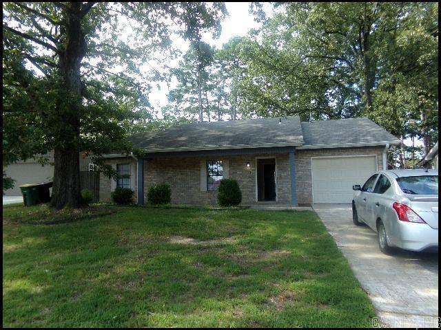 *WEST LITTLE ROCK* NICE HOME IN POINT WEST SUBDIVISION! This Three Bedroom Two Bathroom Home Features 1300 Square Feet! Range, Refrigerator, And Dishwasher Provided In Kitchen! Fireplace Featured In Living Room! Wood And Vinyl FLooring Throughout! Washer And Dryer Hookups! 1 Car Garage For Parking! Fenced-In Backyard With Large Deck! PET FRIENDLY!! AVAILABLE NOW!!! <a href='https://raineyrealty.com/virtualtour.php?r=iojfum'> Click here for a 360° Virtual Tour</a>
