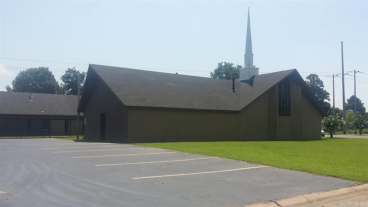 This 80+/- acre tract can be split up into 3 tracts: 40 Acres with a 7 acre lake for $80,000,  a 7.4 acre tract with the Church and Family Life buildings included for $1,033,170,  and a 34.332 acre tract for $85, 830.00. Church bldg has 11,500 SQFT, sanctuary, offices, childrens' church, fellowship hall, and baptistry.  Family Life has 15,000 SQFT, Bball court, gym, pro kitchen, fellowship hall, classrooms, offices Both buildings in excellent condition.