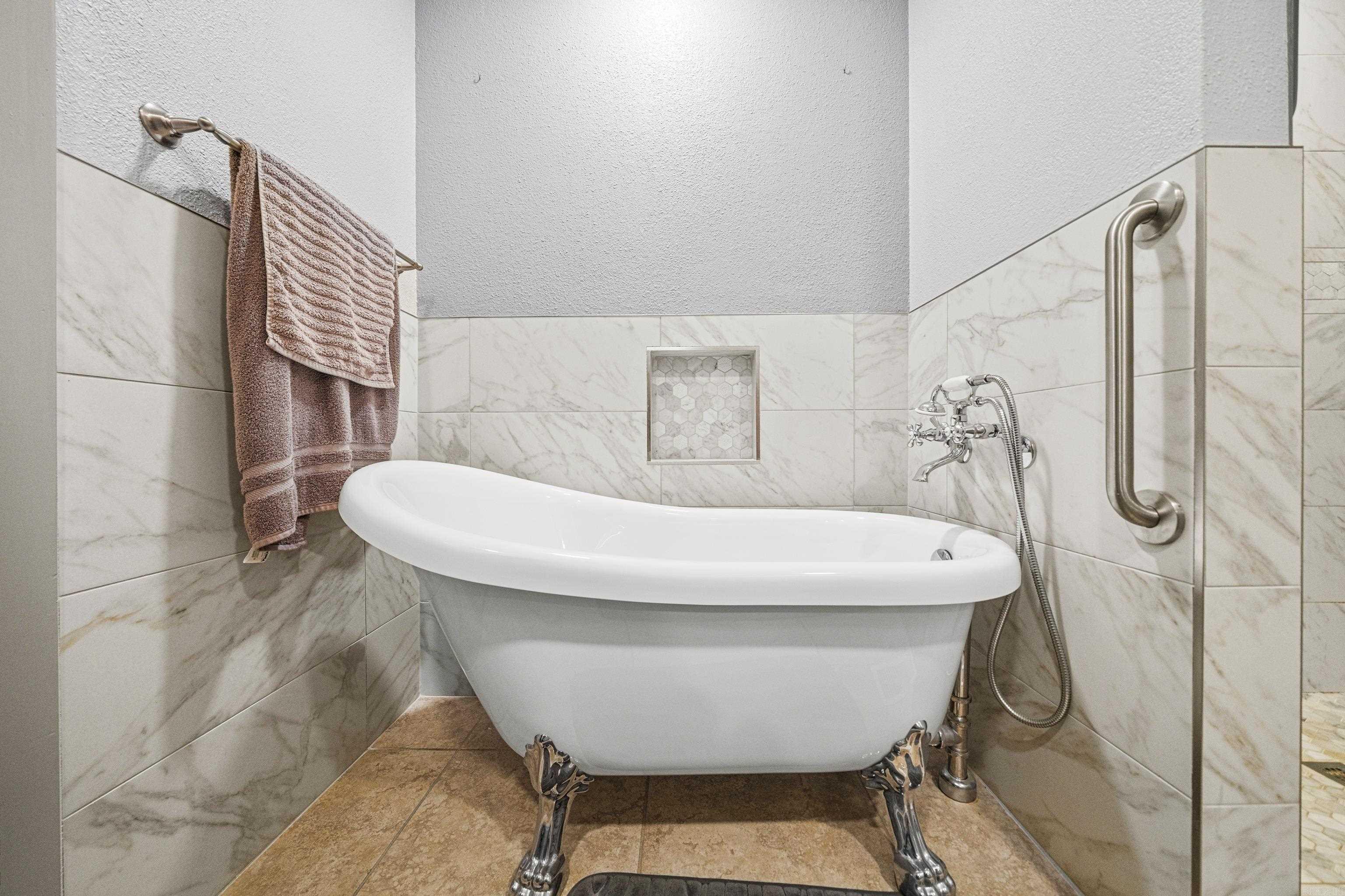 SANTA CRUZ - Residential