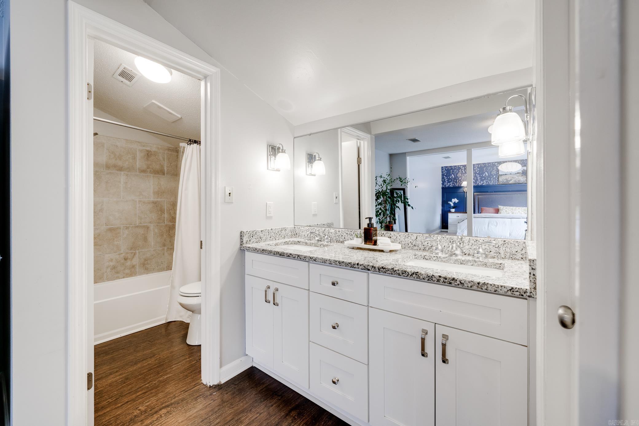 OAKBROOKE - Residential