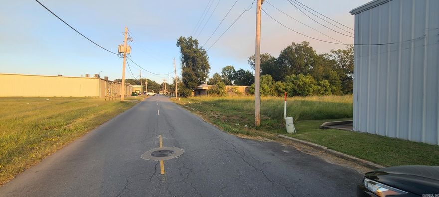 Empty Commercial Lot in great spot to build! Located right behind Oak Park Village in Pine Bluff. Good location for a store front.  Parcel :  930-58991-000