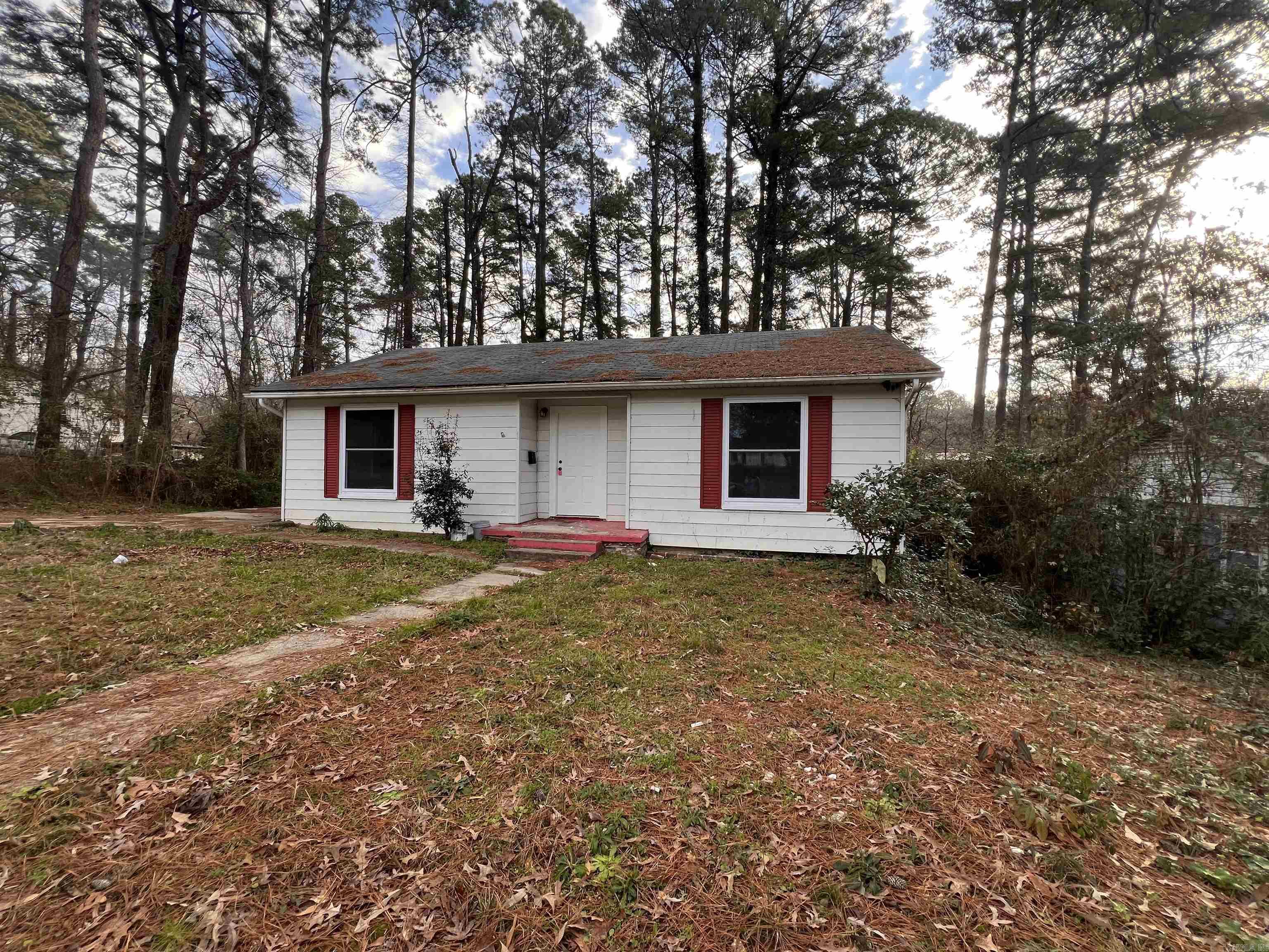 Newly renovated, budget friendly 2b/1b. Neutral colors. Great starter home or downsizer.