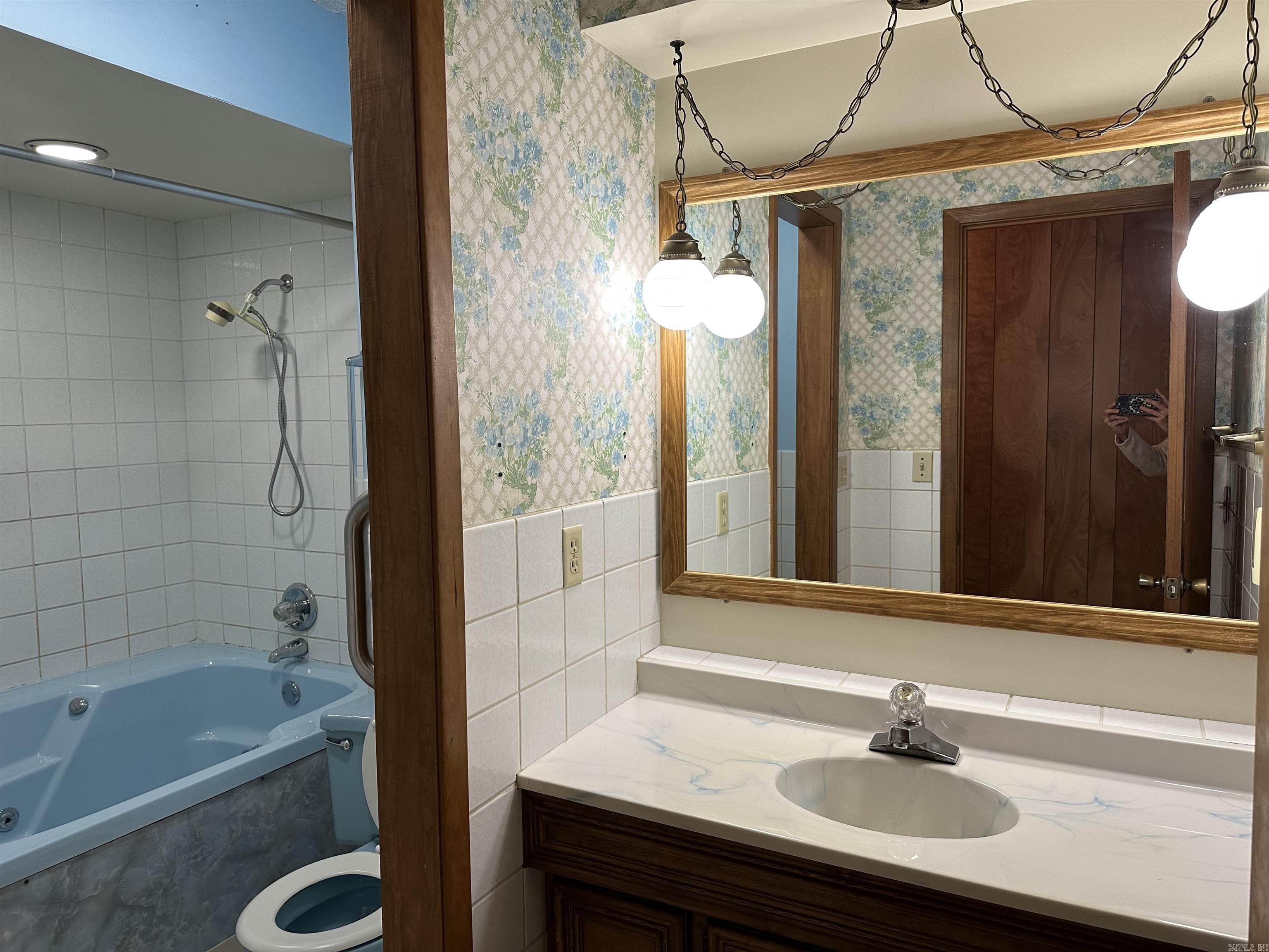 LAKEWOOD ESTATES - Residential