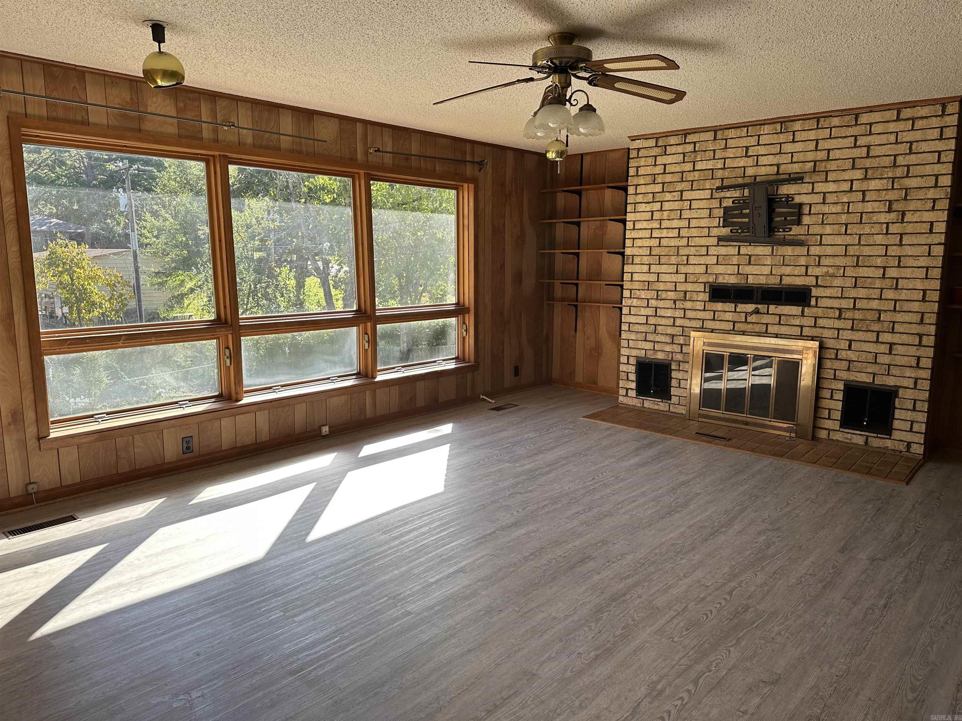 LAKEWOOD ESTATES - Residential