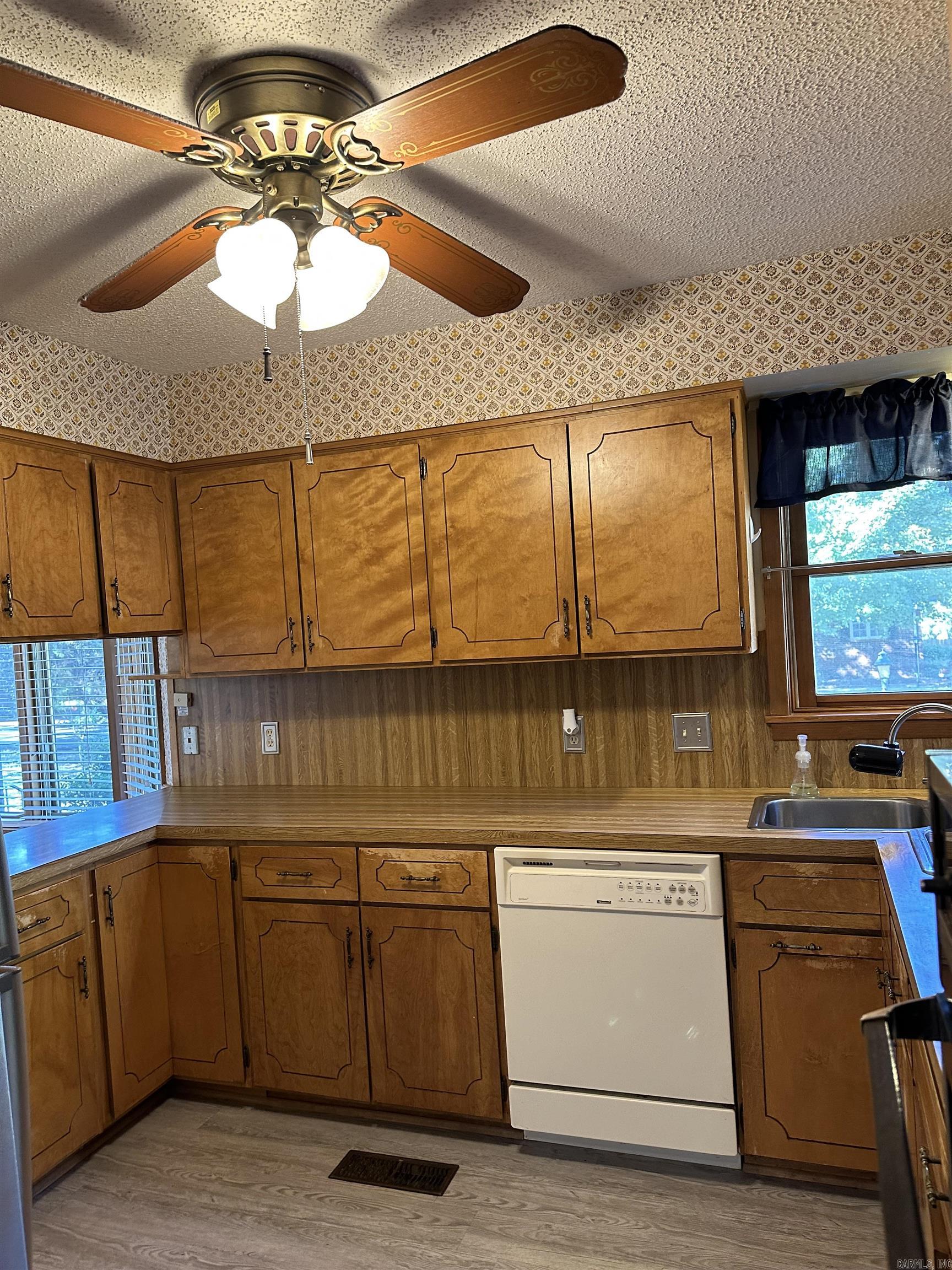 LAKEWOOD ESTATES - Residential