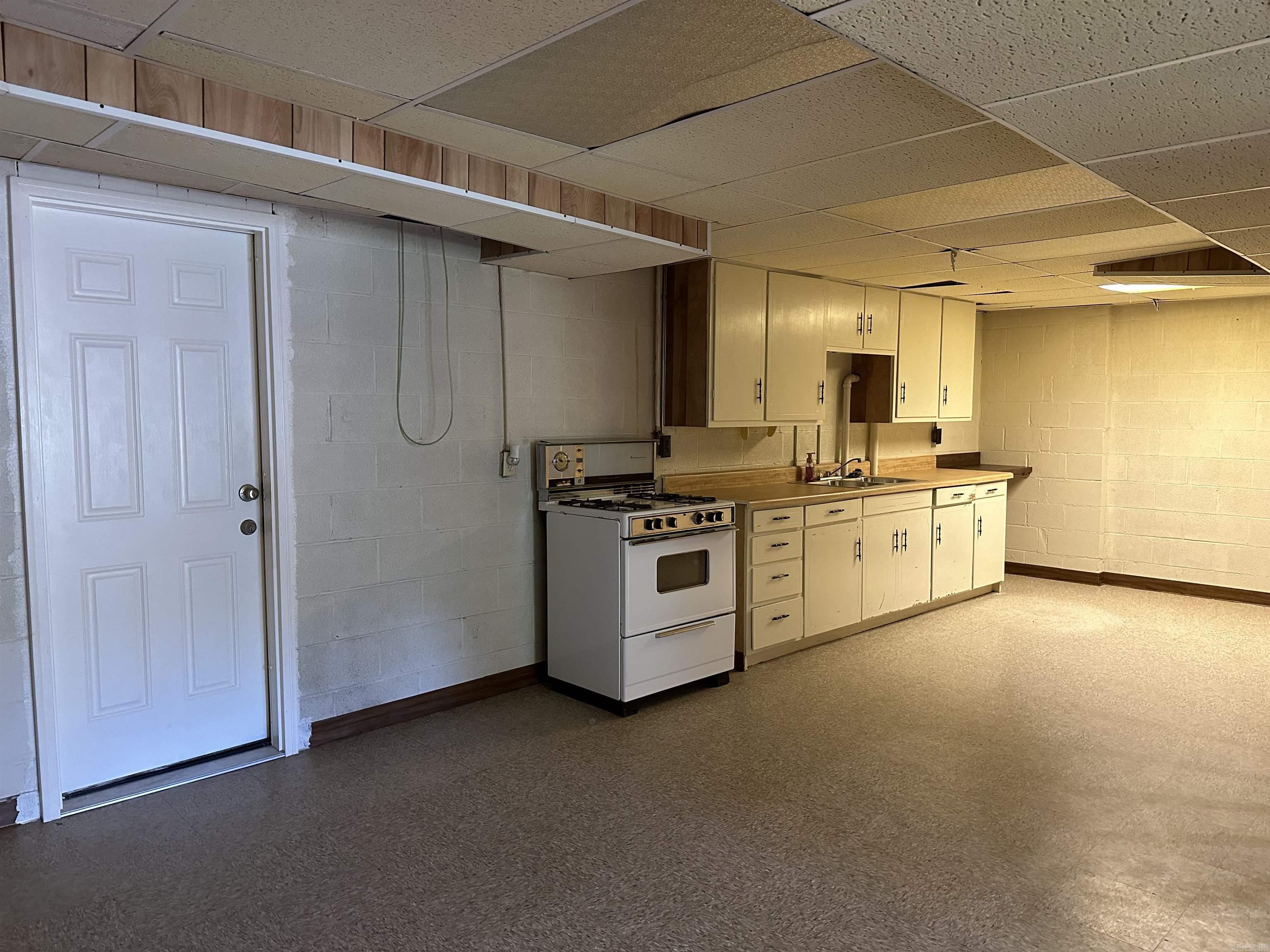 LAKEWOOD ESTATES - Residential