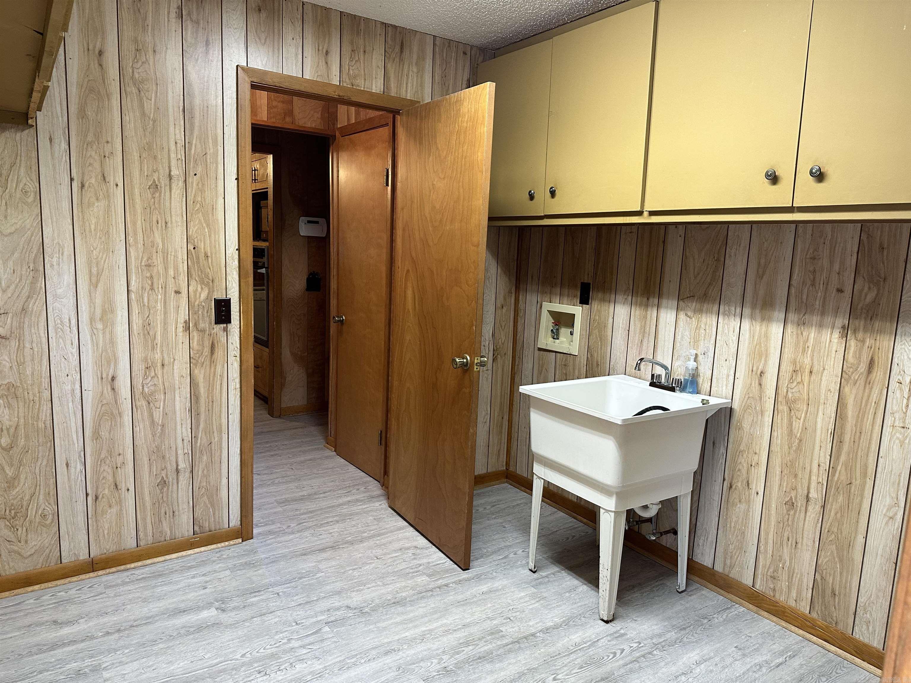 LAKEWOOD ESTATES - Residential