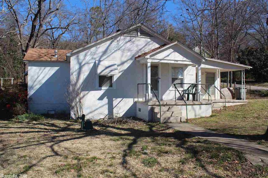 Adorable home in the heart of the city, close to Restaurants, Shopping and Hospitals. 2BR 1 BA with additional bonus room that could be 3rd bedroom or 2nd Living area. Property is on large lot. New HVAC, New double pane windows and other updates made to property. This would make great investment property. Currently rents for $600 per month with long term renters. Owner/Agent