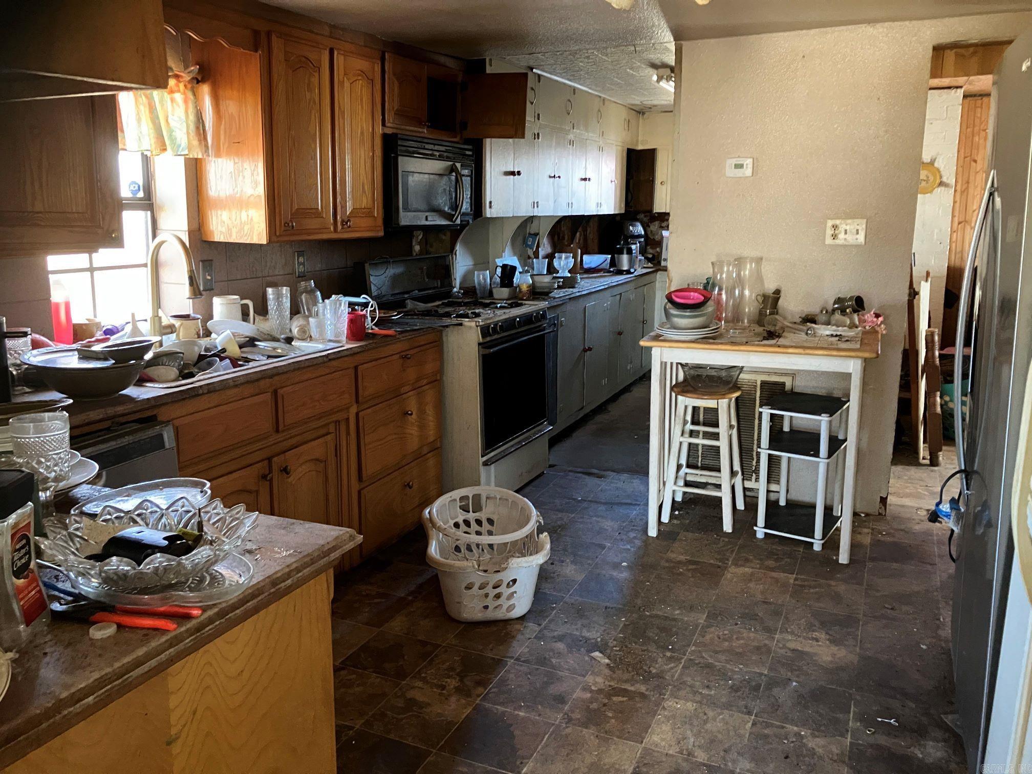 WALDRON CITY - Residential