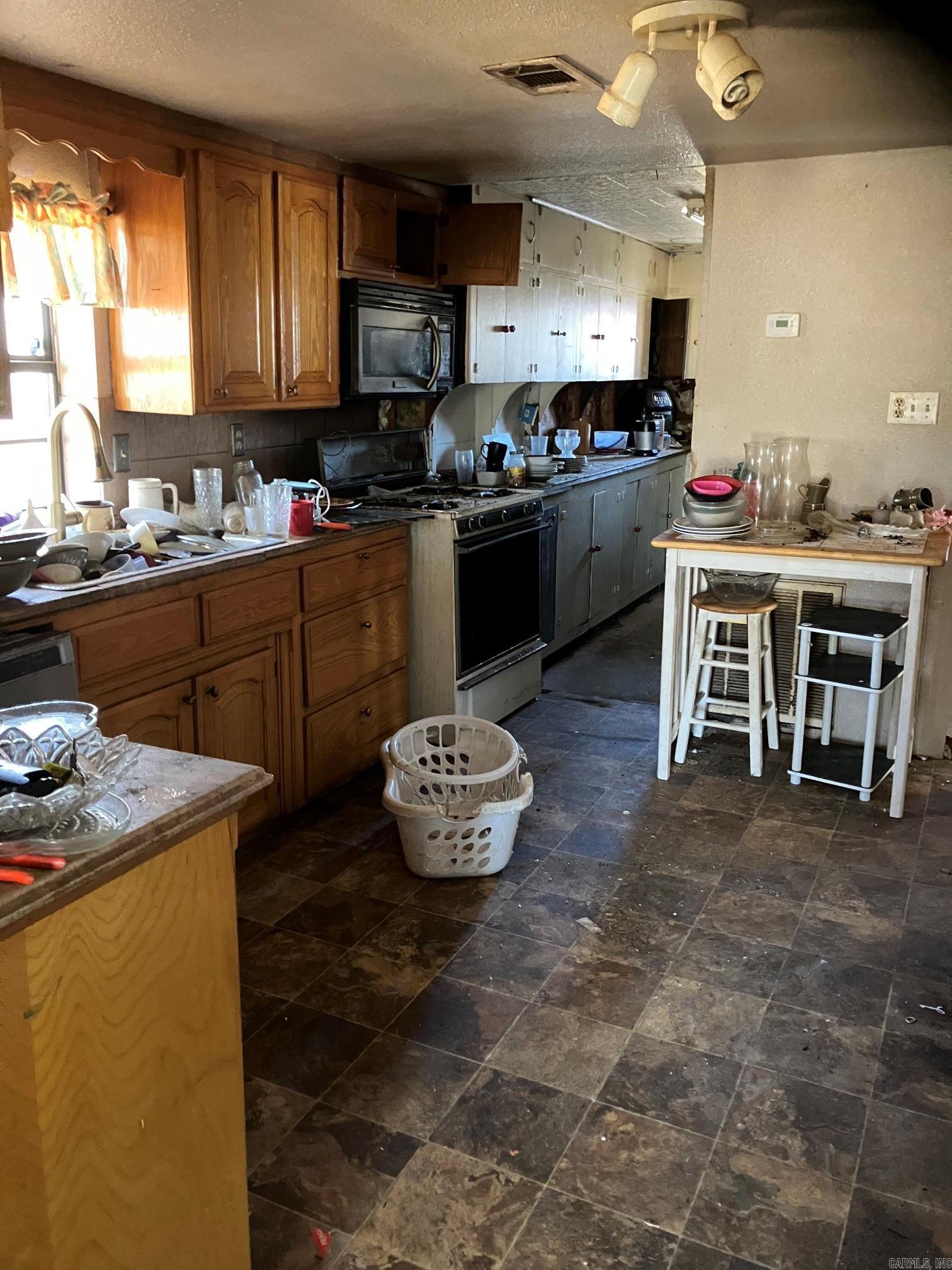 WALDRON CITY - Residential