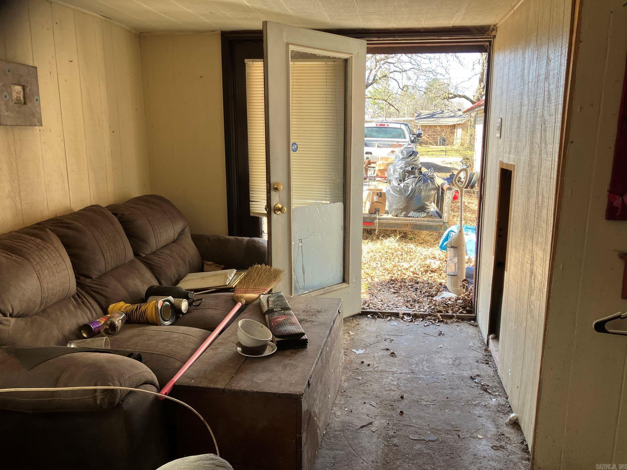 WALDRON CITY - Residential