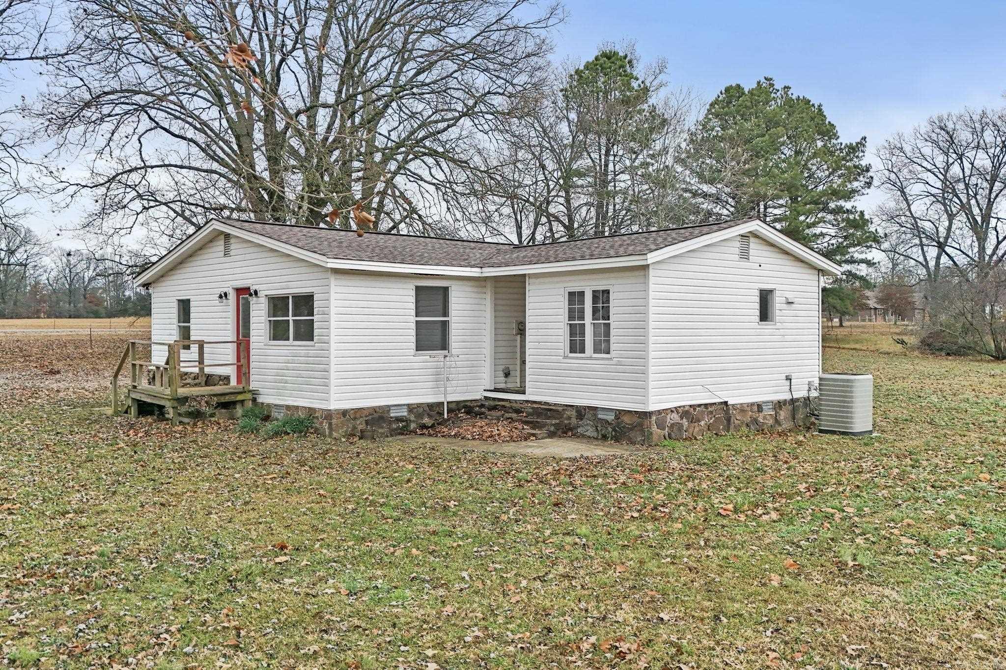 If you are looking for space and affordable acreage, look no further! This beautiful country home sitting on almost 3.5 acres just outside of Searcy city limits. 3BR/2.BA, 1670sqft of living space, NEW roof, large kitchen with butcher block counter tops, beautiful hardwood floors in living room, Primary bathroom has a walk in shower and double vanity! Great location just on the edge of town! Call now to schedule your personal tour! Agents, see remarks