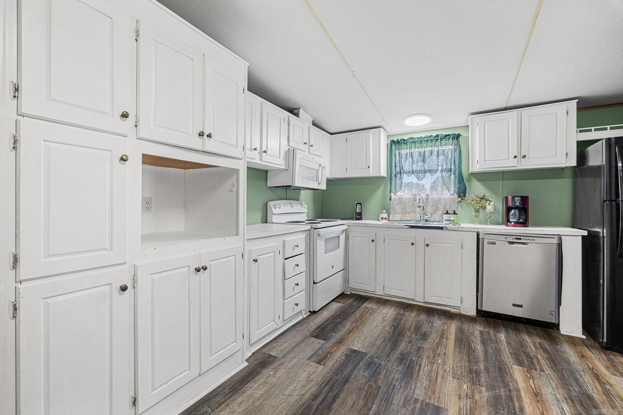 BAYOU METO PLACE - Residential