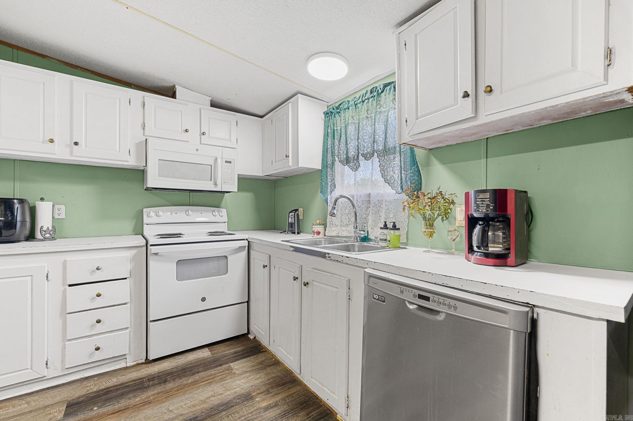 BAYOU METO PLACE - Residential