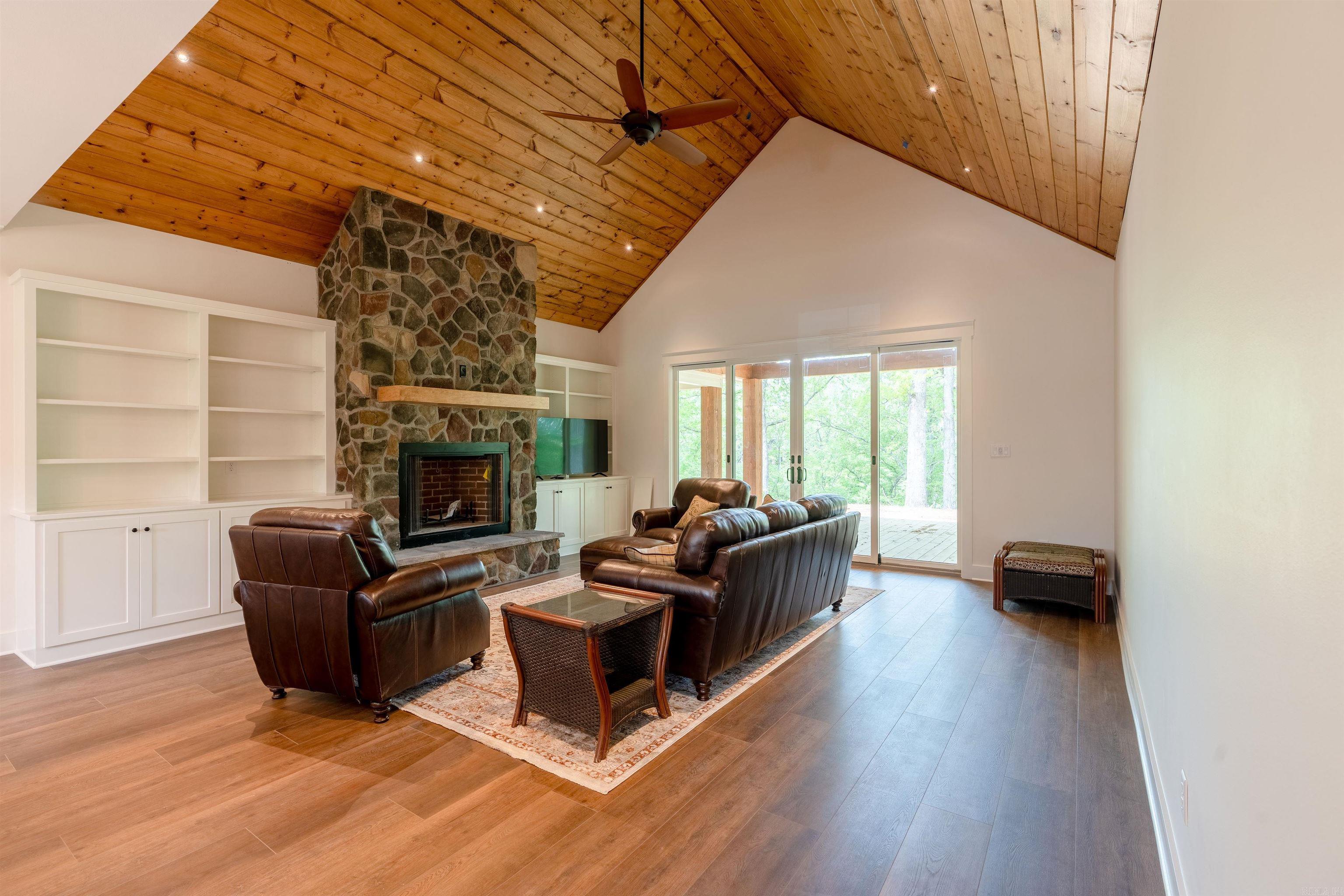 EAST RIVER DRIVE ESTATES - Residential