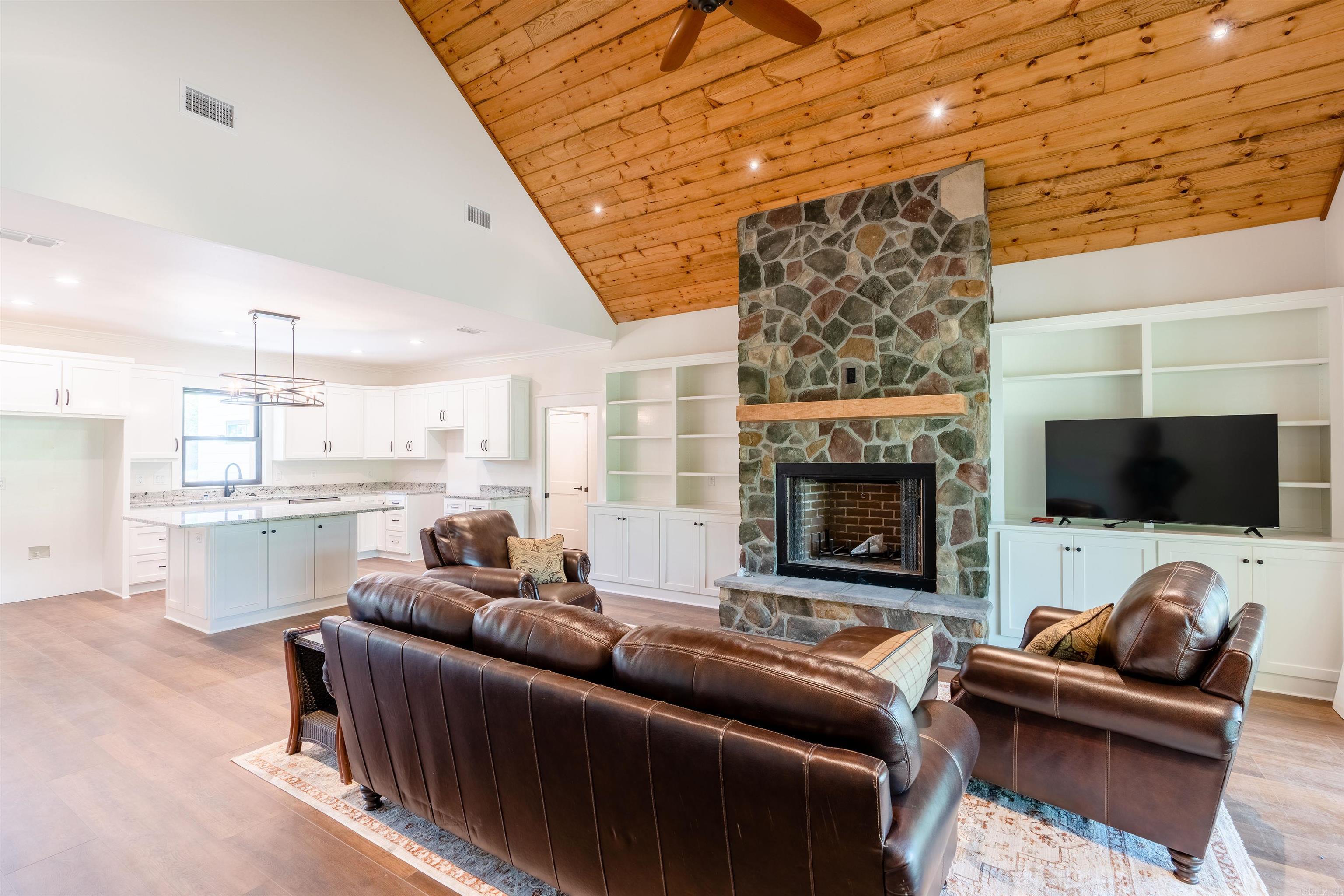 EAST RIVER DRIVE ESTATES - Residential