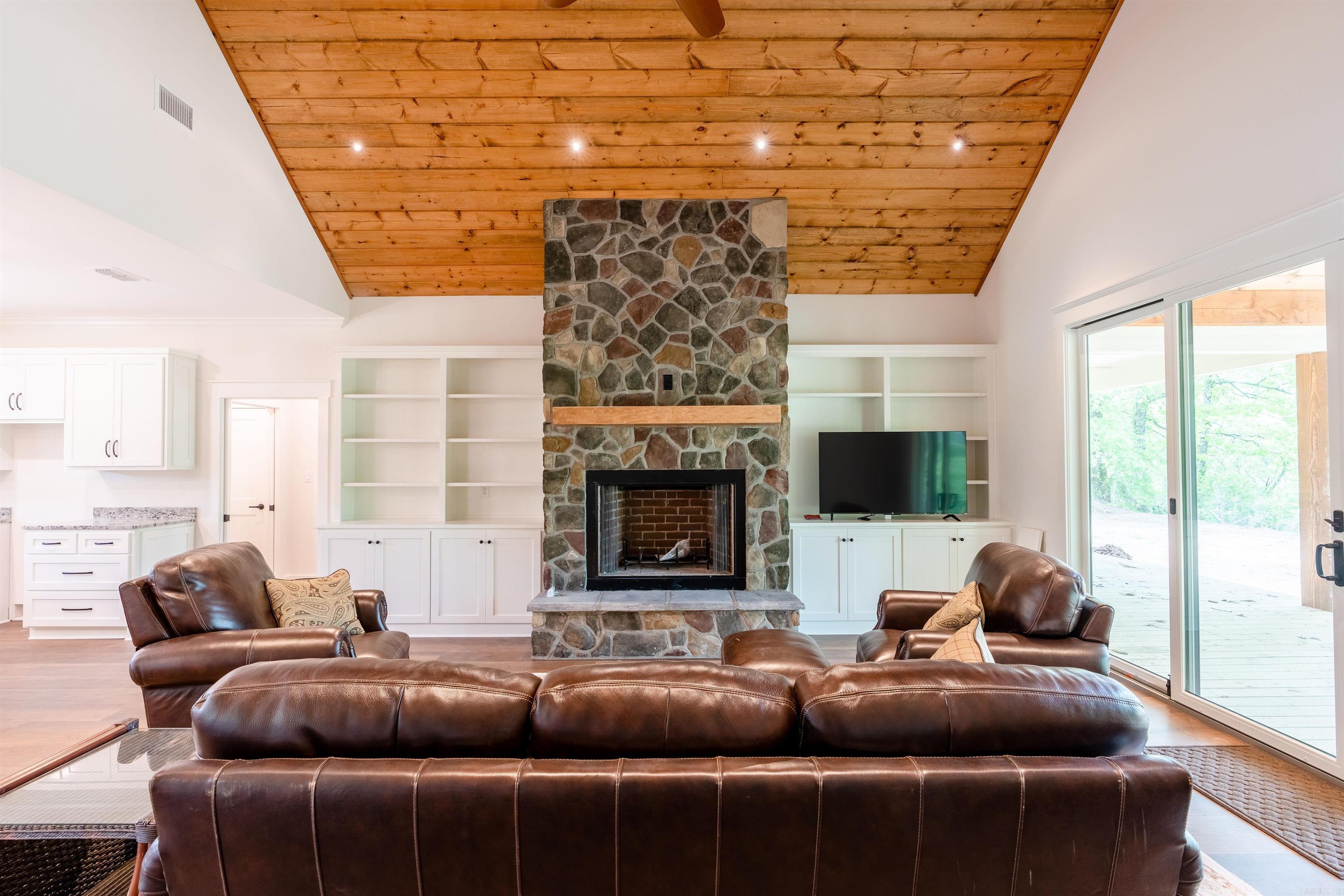 EAST RIVER DRIVE ESTATES - Residential