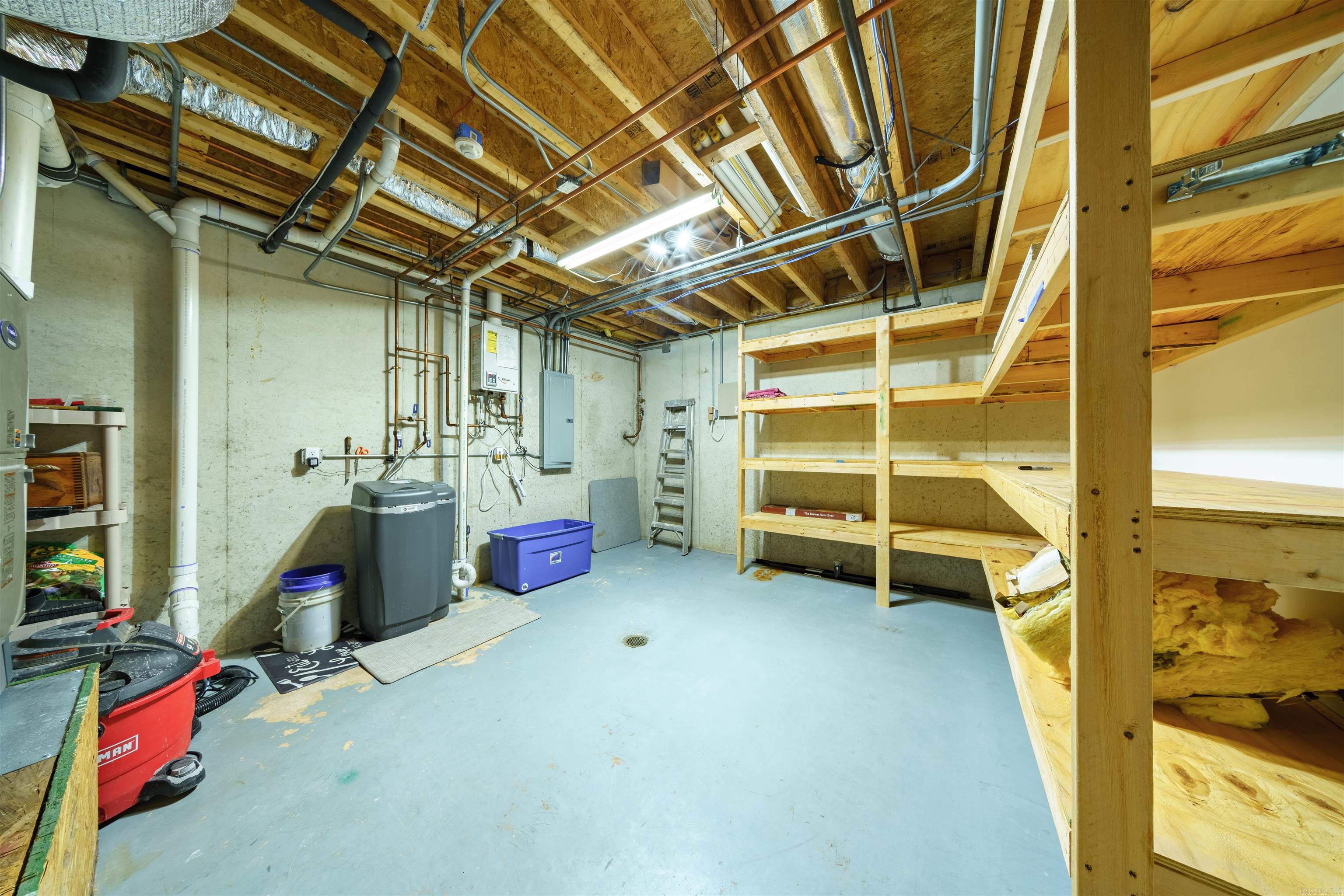 CROWN VIEW - Residential