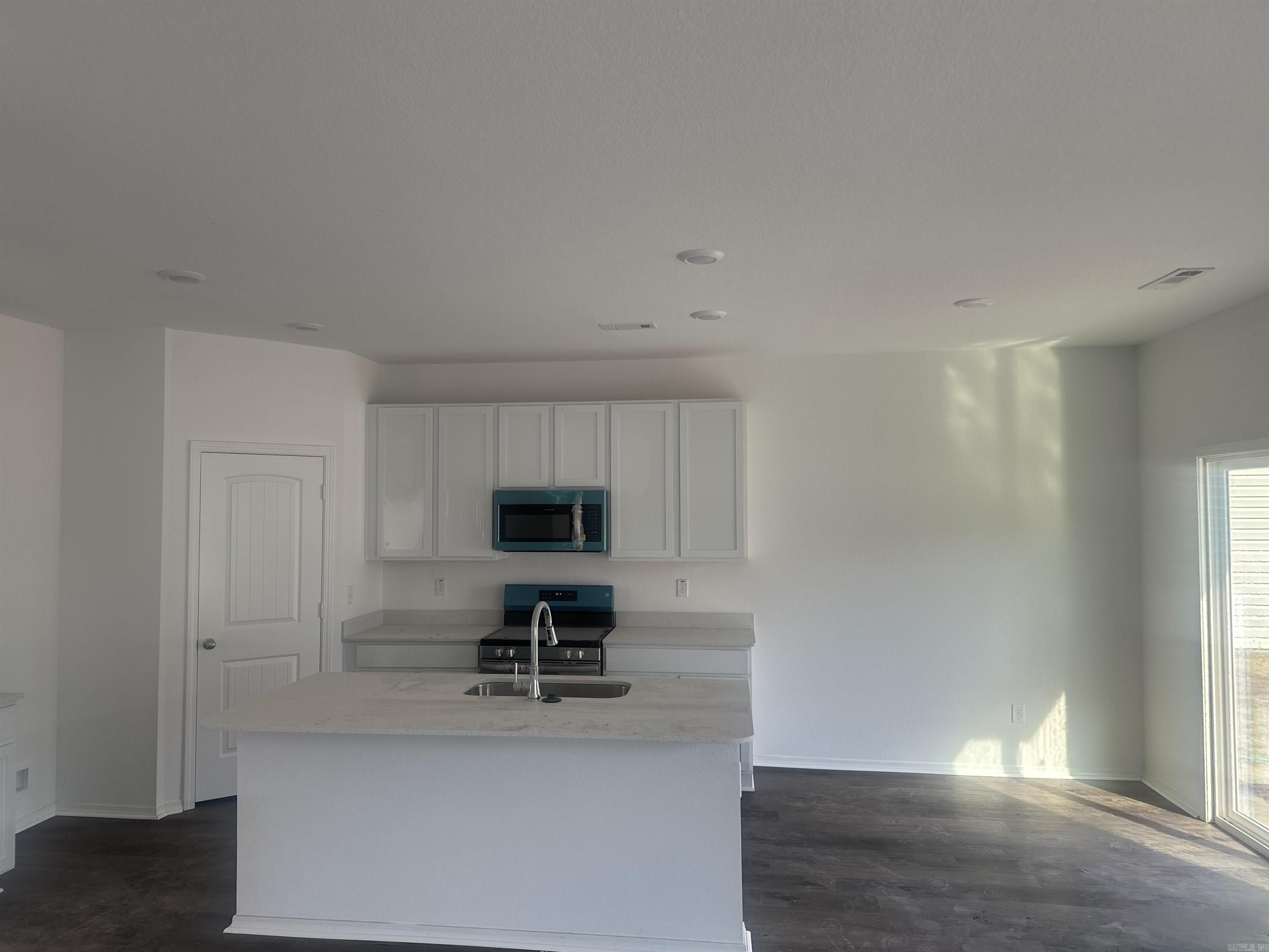 COUNTRY CLUB OF ARK THE - Residential