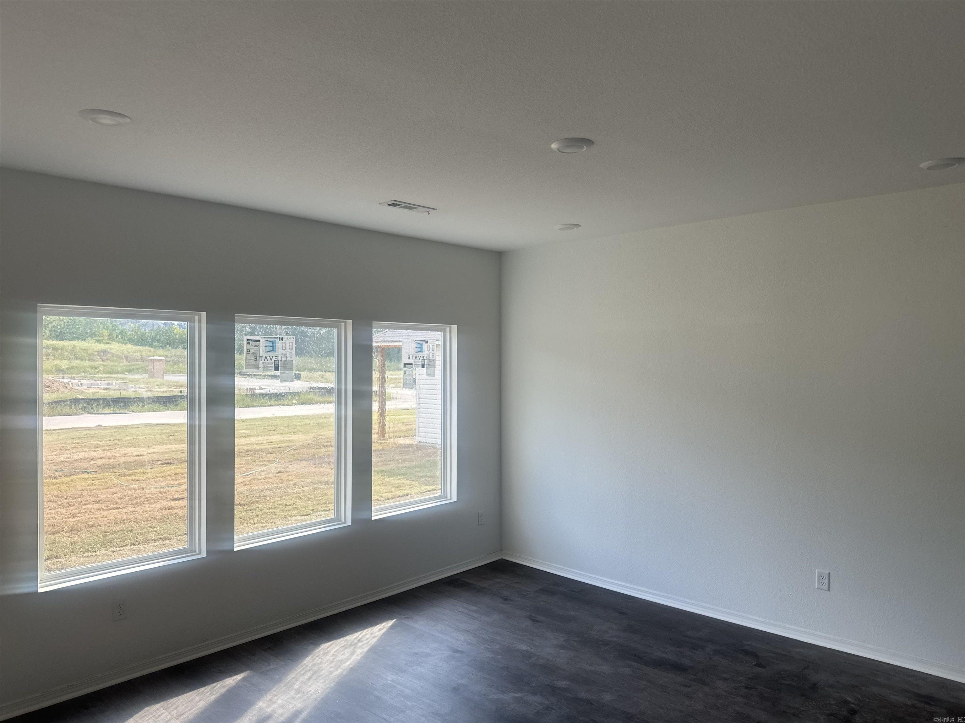 COUNTRY CLUB OF ARK THE - Residential