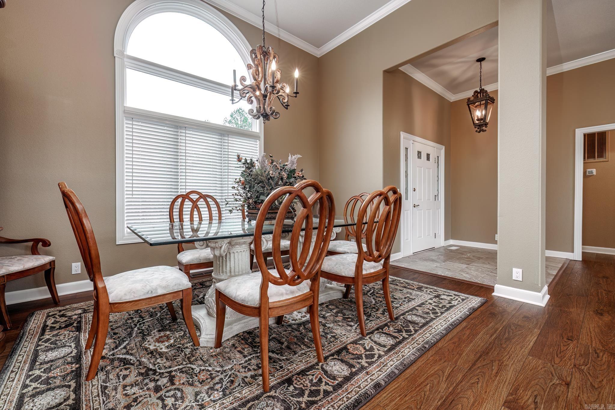 ISABELLA COURTS - Residential