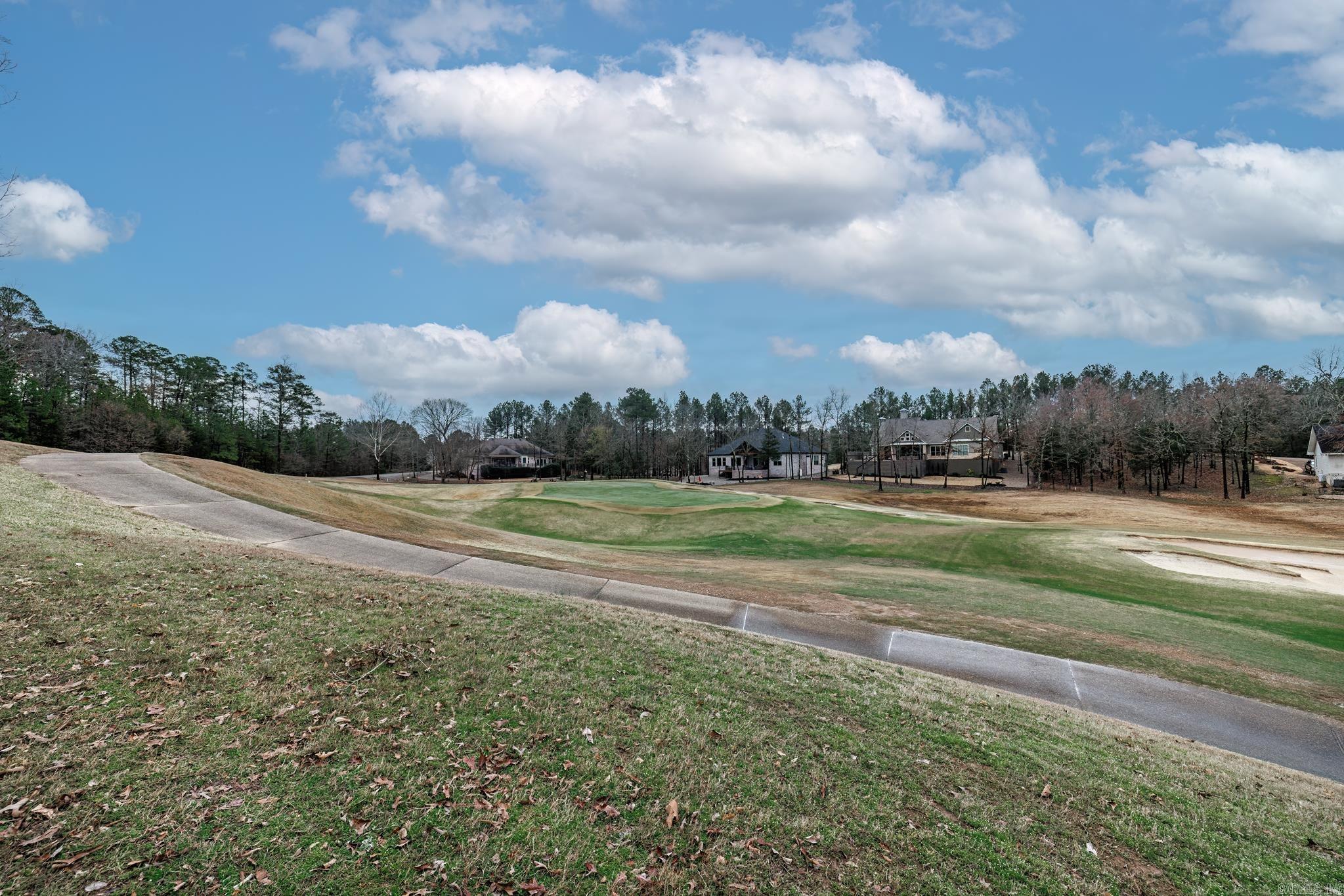 ISABELLA COURTS - Residential