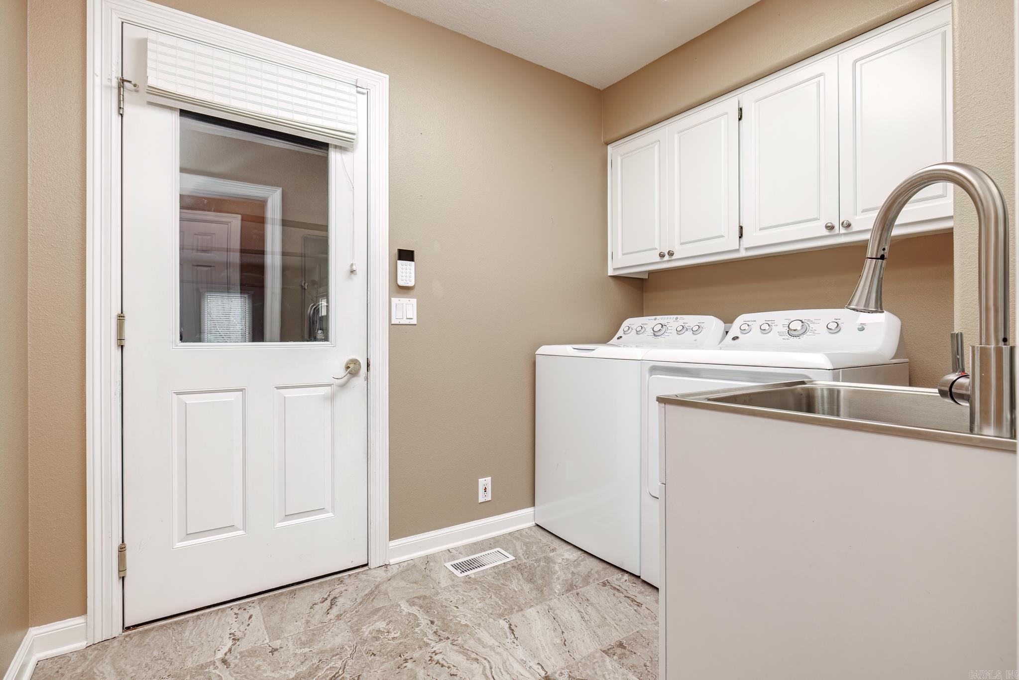 ISABELLA COURTS - Residential