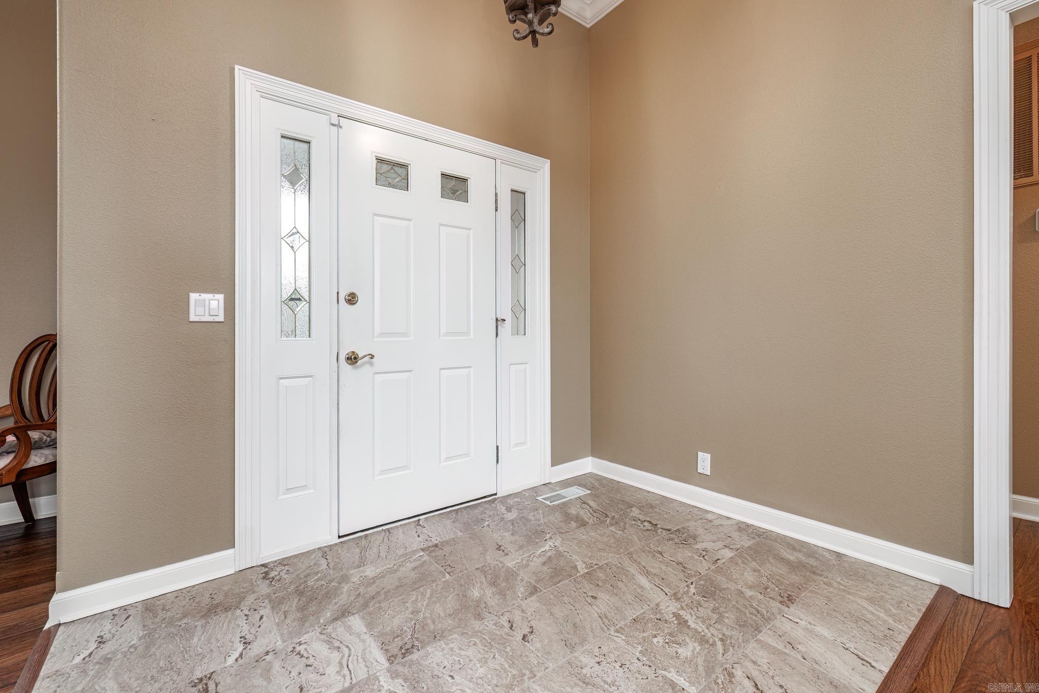 ISABELLA COURTS - Residential