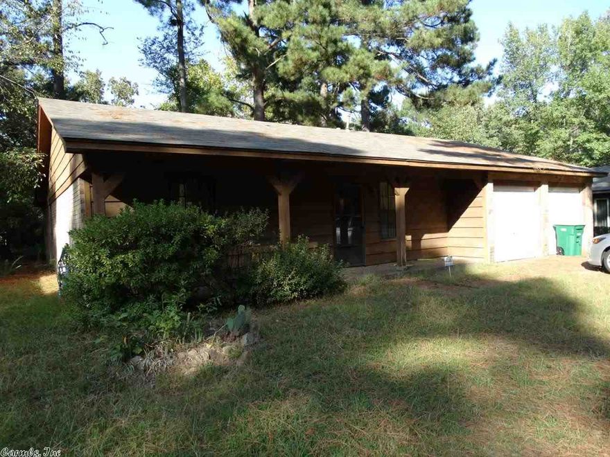 Handy Man Special.  This 3 bedroom 2 bath home only needs minor repairs.  The roof and appliances have recently been updated.  Priced to move fast.