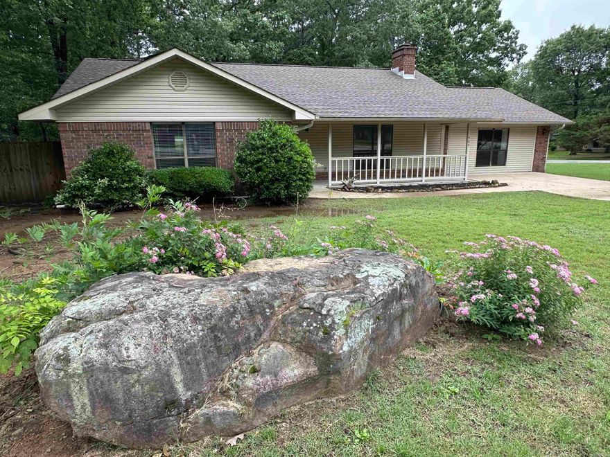 Wonderful family home centrally located close to shopping, dining &  Heber Springs Community Center. Living RM boasts gas log fireplace, built in book cases & hardwood flooring. Dining RM/Kitchen flow off the LR. Laundry RM just off kitchen w/plenty of cabinet space & pantry closet. Over sized Great/Game RM & walk in closet. Master BR w/two walk in closets, private bath & hardwood flooring. Great Backyard for entertaining, deck, firepit, storage building and wood fence w/ double entry gate. Two driveways, 1 on the front & 1 on the side of the home. Large attached 2 car garage. Greers Ferry Lake access & Damsite Recreation/Marina just minutes awaY. New Architectural Shingles May 2025.