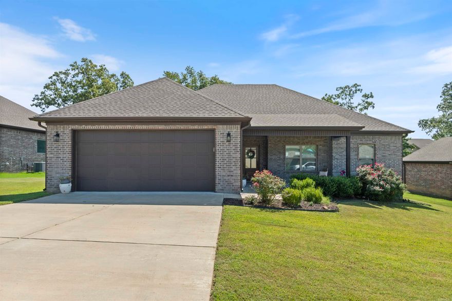 Take a look at this beautiful 3 bed 2 bath home located on a cul-de-sac in the desirable Stonehill Subdivision! This home was built in 2021 and will be move in ready for its new owners! This home features a split open floor plan making it a perfect house for hosting. There is a flex room that can be used as an office! Living area boasts of large windows and high ceilings bringing in the natural light! Master bedroom has an easy access to the laundry room. Master bedroom also has a shower and a tub where you can relax after a long day! Schedule a tour today! agents see remarks.