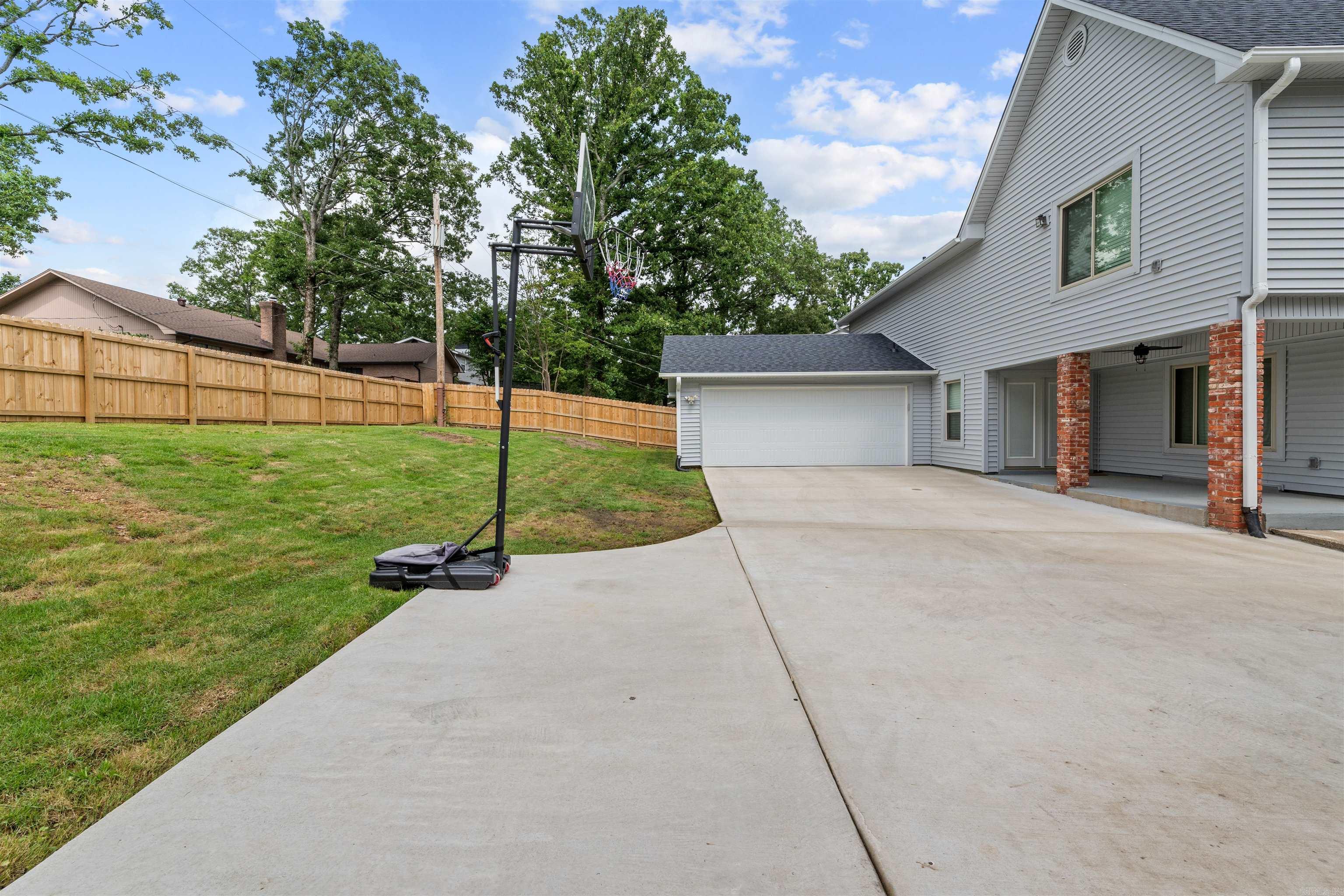 INDIAN HILLS - Residential