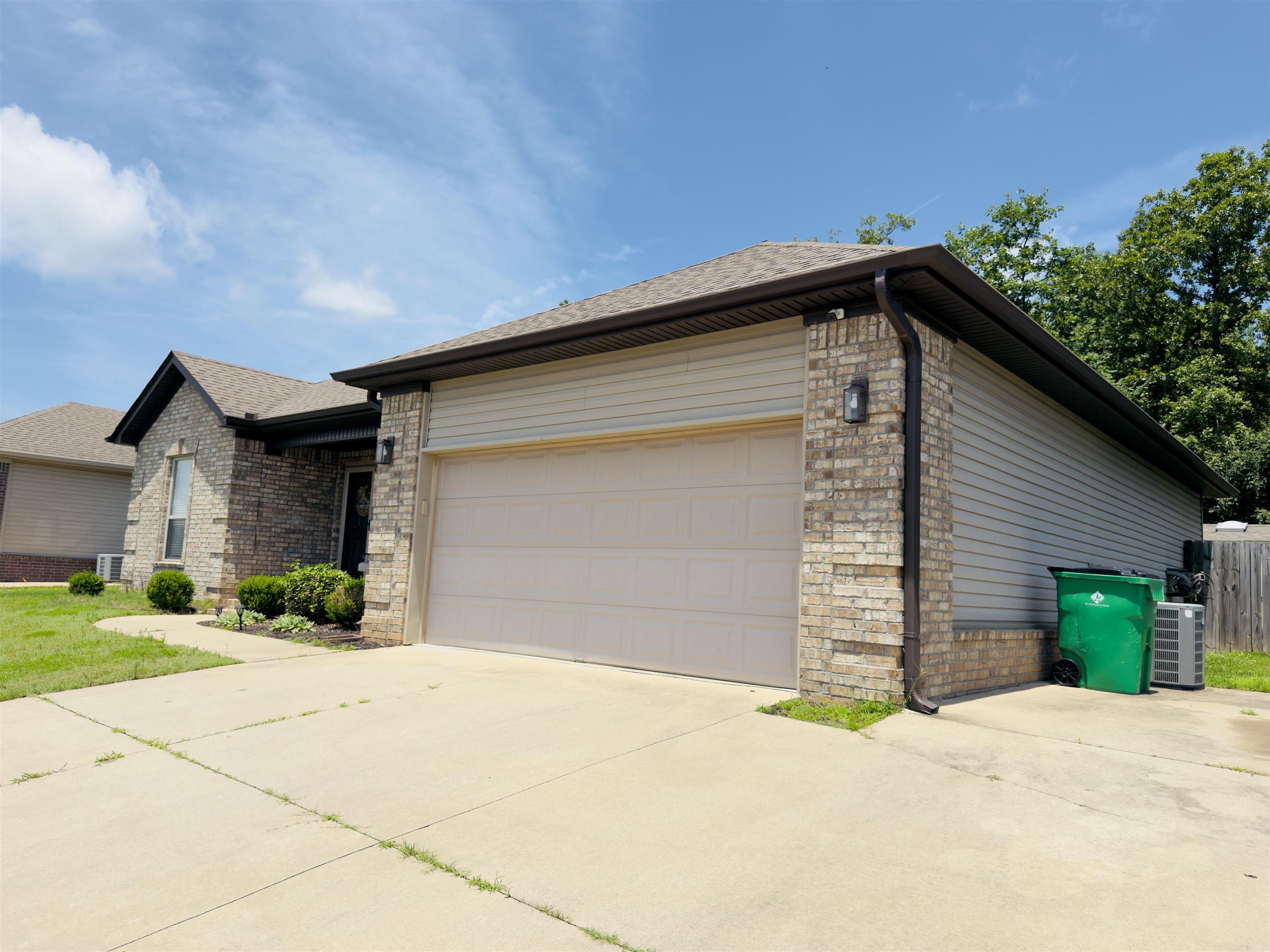 CROSS CREEK - Residential